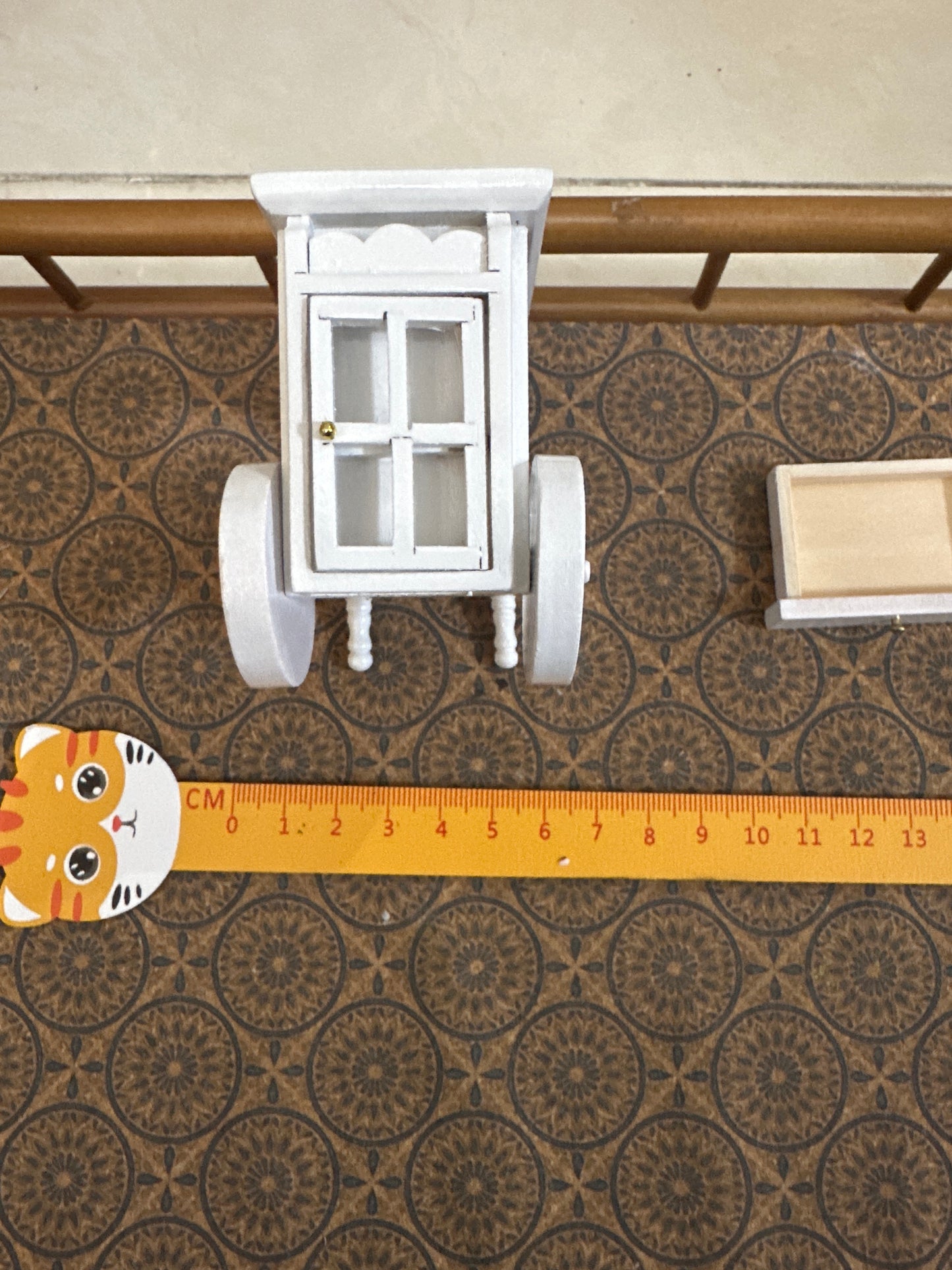 Lily minis-dollhouse miniature Wooden dining car