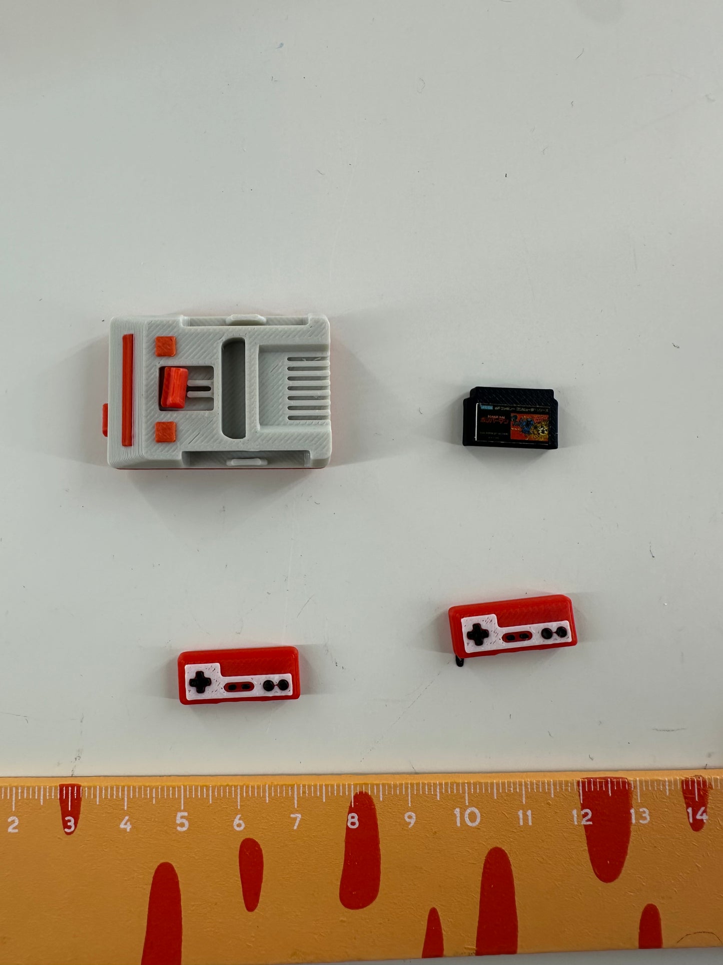 Lily minis-dollhouse Red game console