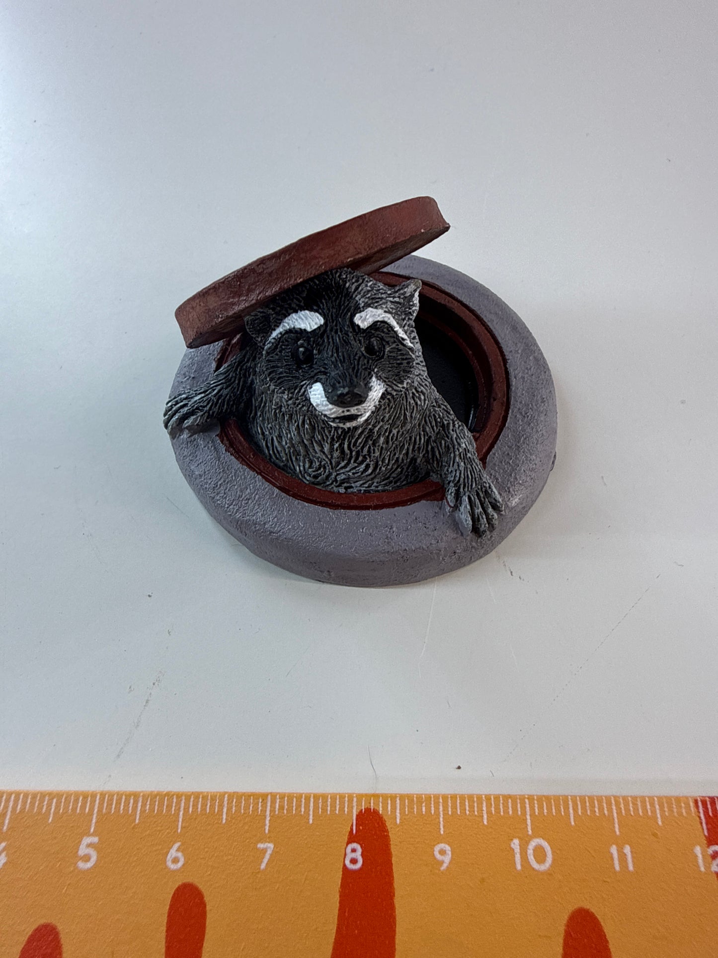 Lily minis-dollhouse miniature Manhole cover raccoon