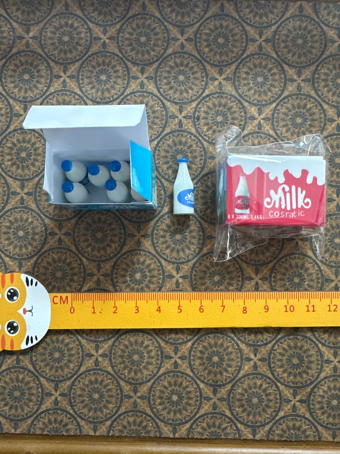Lily minis-dollhouse miniature Milk box 8pcs