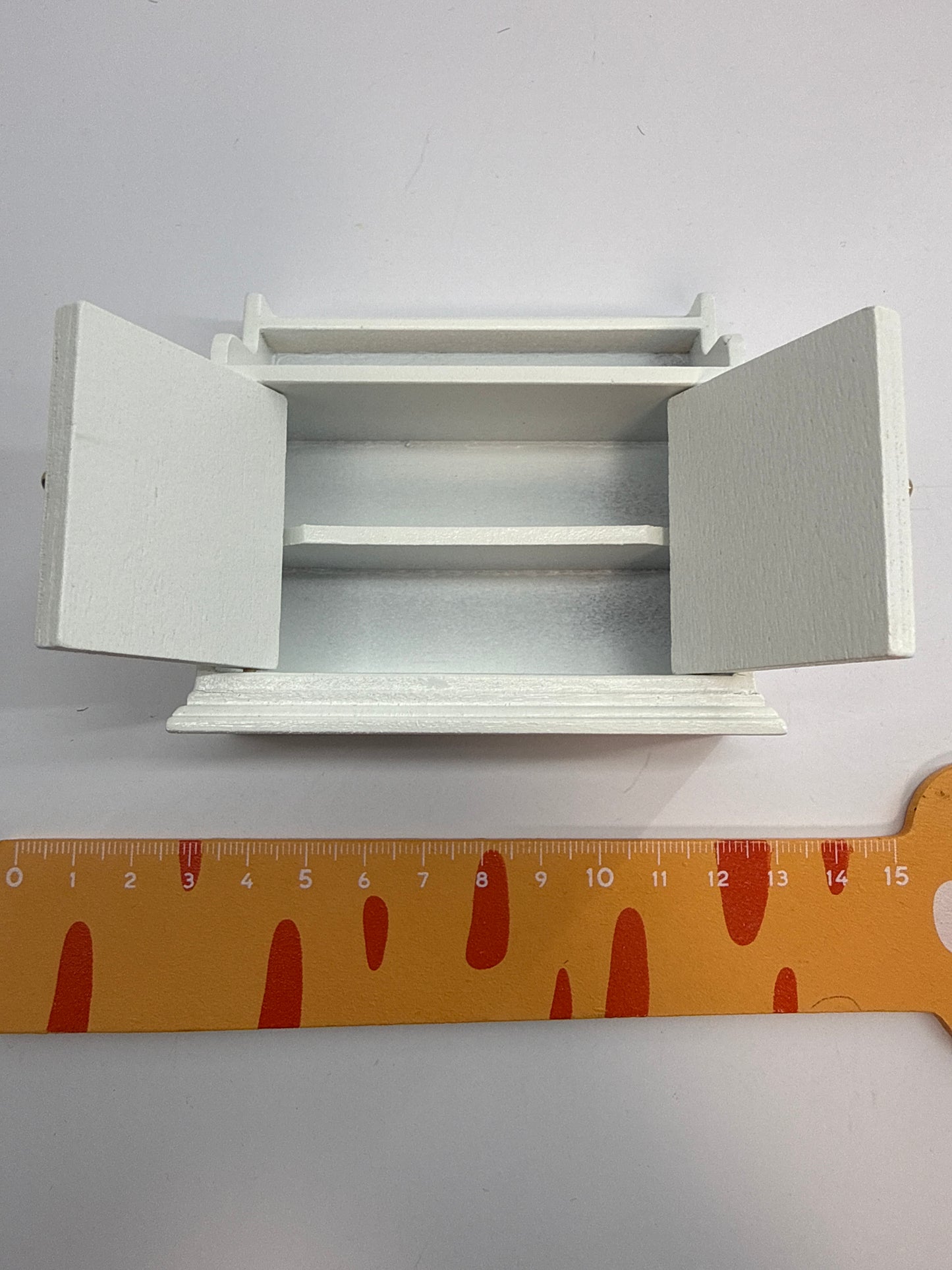 Lily minis-dollhouse Hanging cabinet