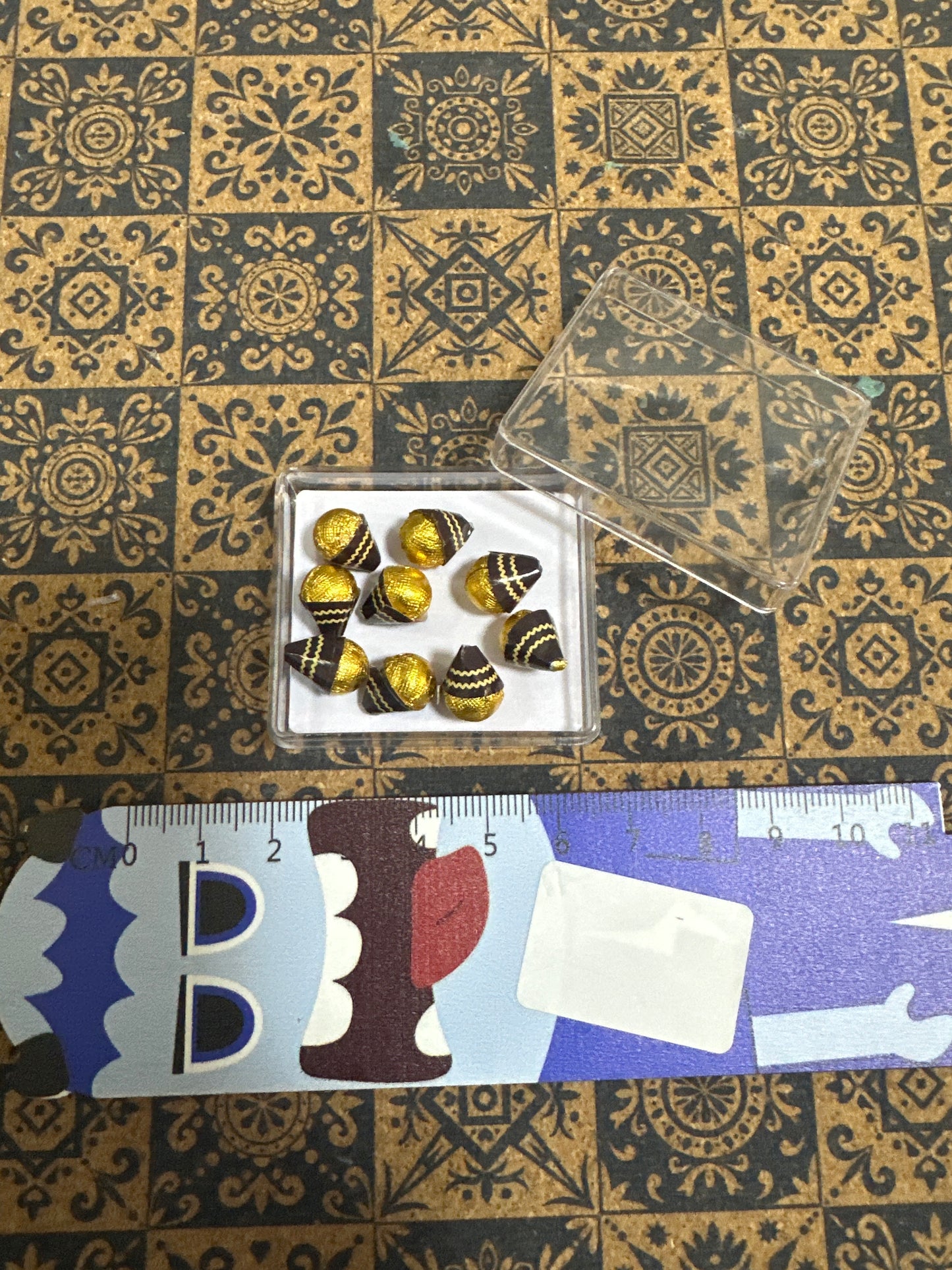 Lily minis-dollhouse miniature Chocolate