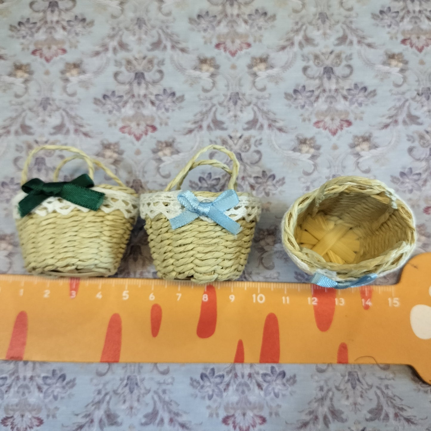 lily minis-dollhouse miniature Handmade woven baskets