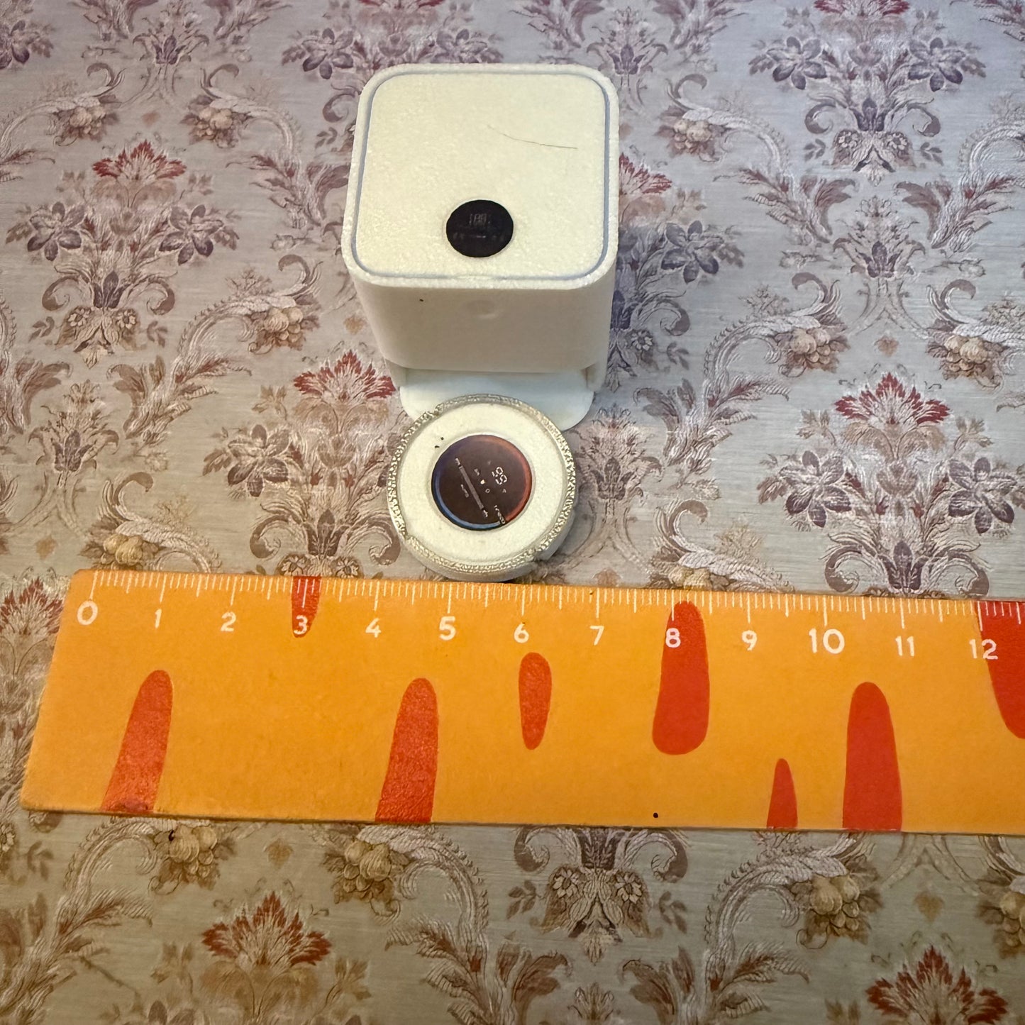 Lily minis-dollhouse miniature robot vacuum cleaner