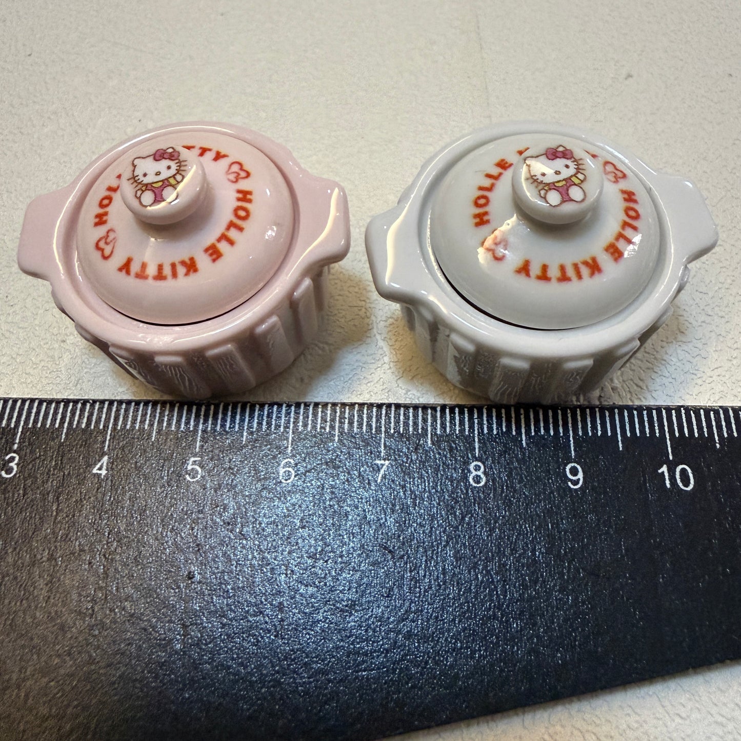 Lily minis-dollhouse miniature HK pot