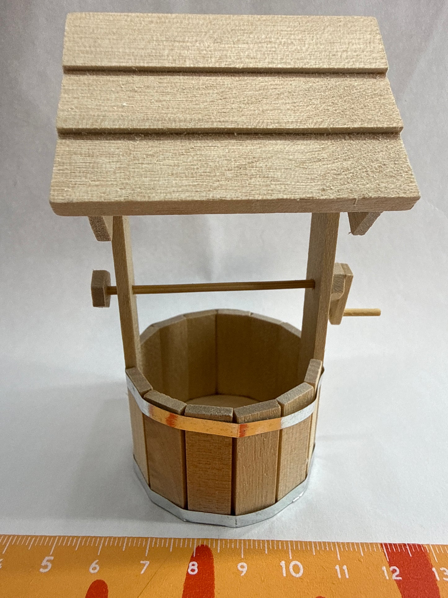 Lily minis-dollhouse Shake the water well