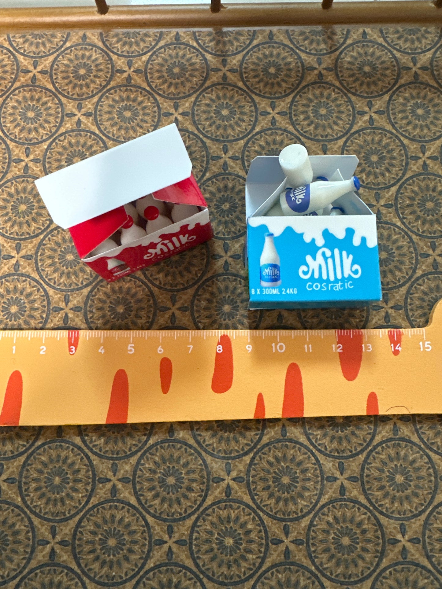 Lily minis-dollhouse miniature Milk set