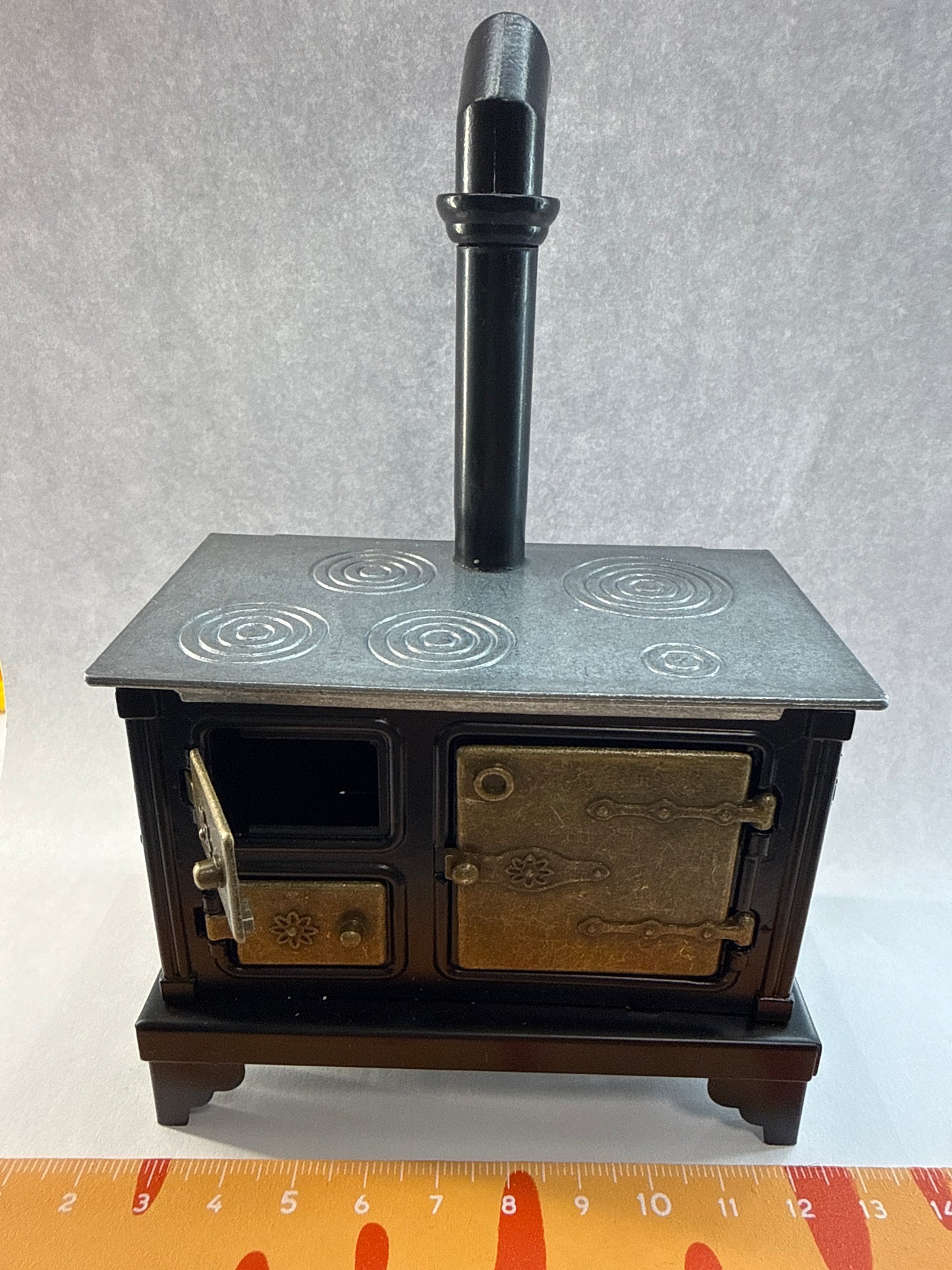 Lily minis-dollhouse Iron stove Long chimney
