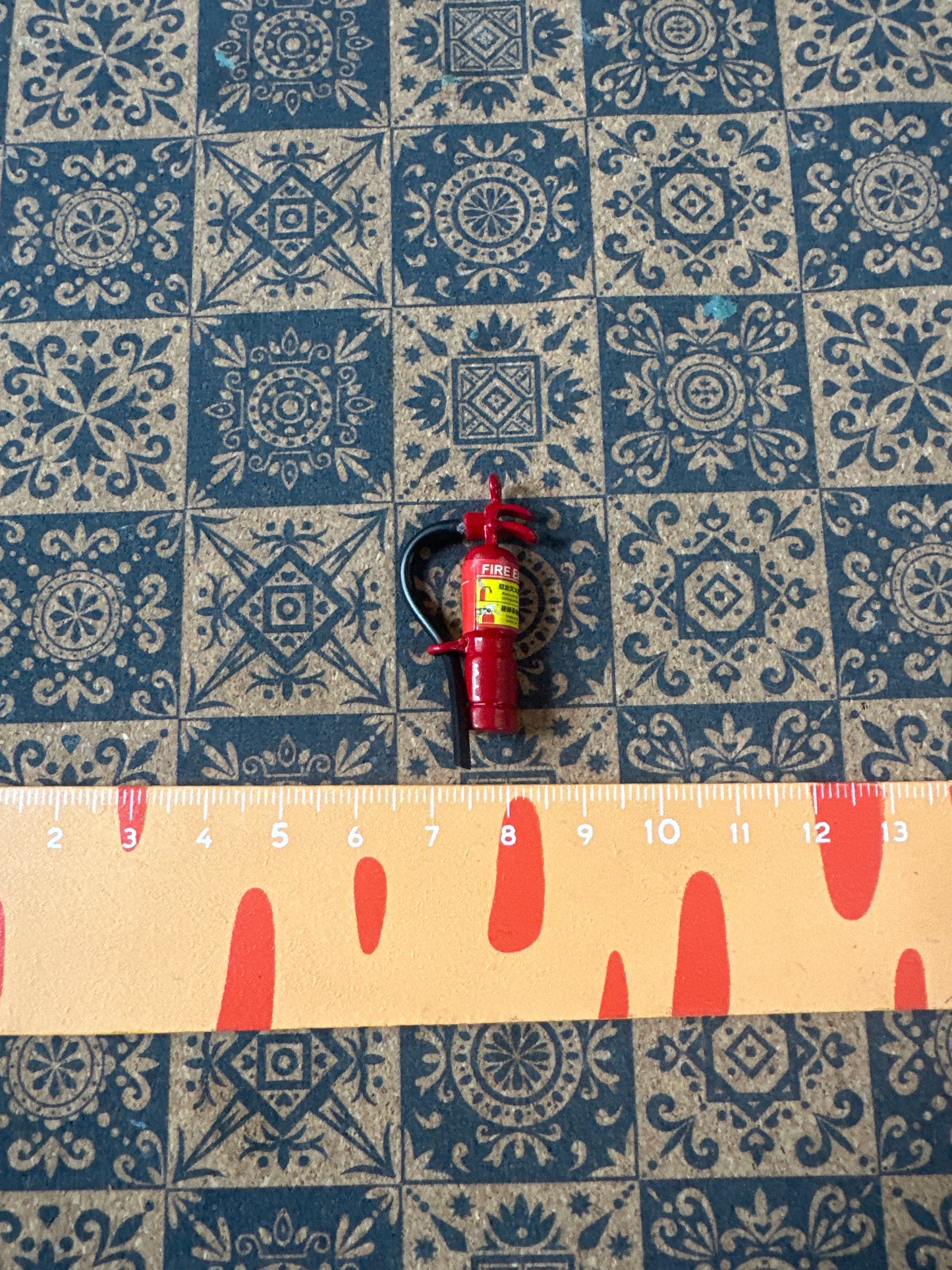 Lily minis-Dollhouse miniature Metal Fire extinguisher