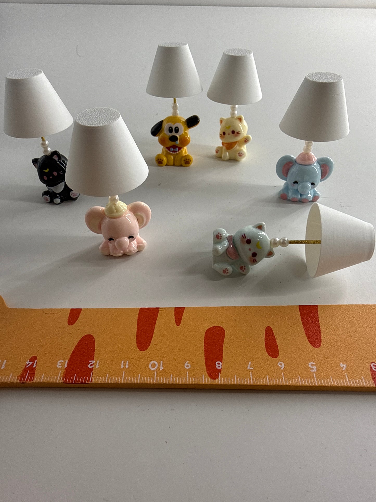 Lily minis-dollhouse Cute animal table lamp 1pcs Random styles