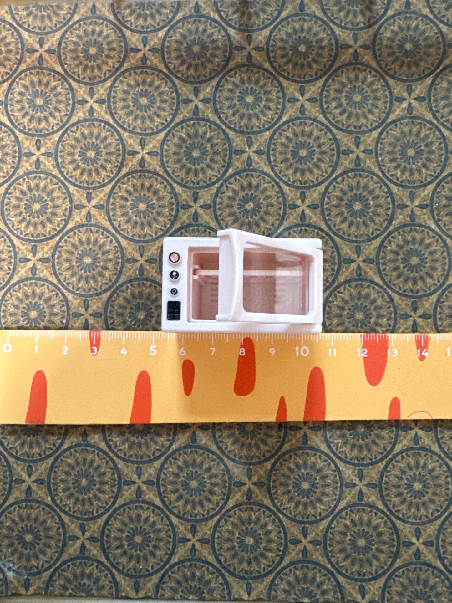 Lily minis-dollhouse miniature Pink microwave oven