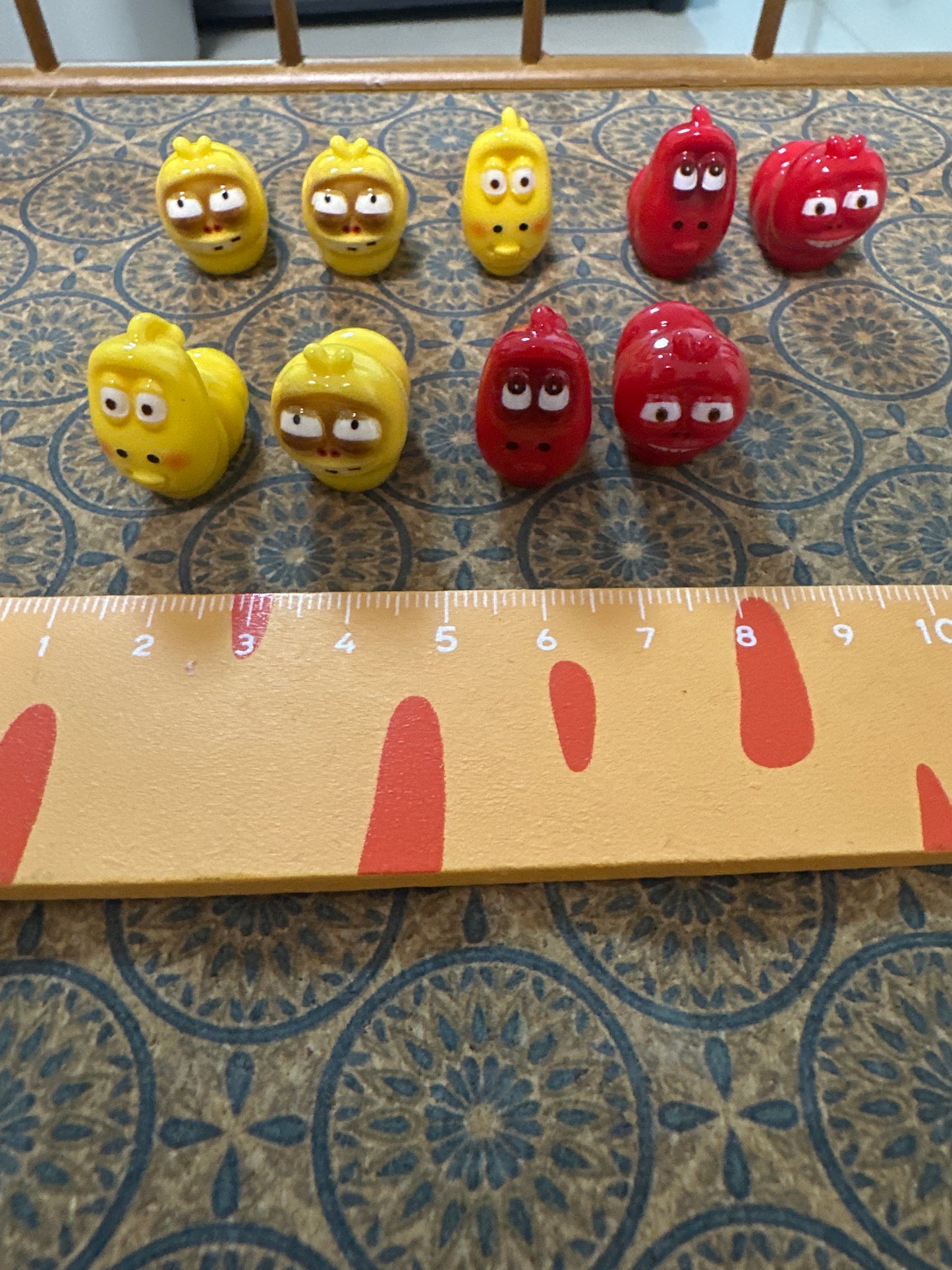 Lily minis-dollhouse miniature larva 2pcs