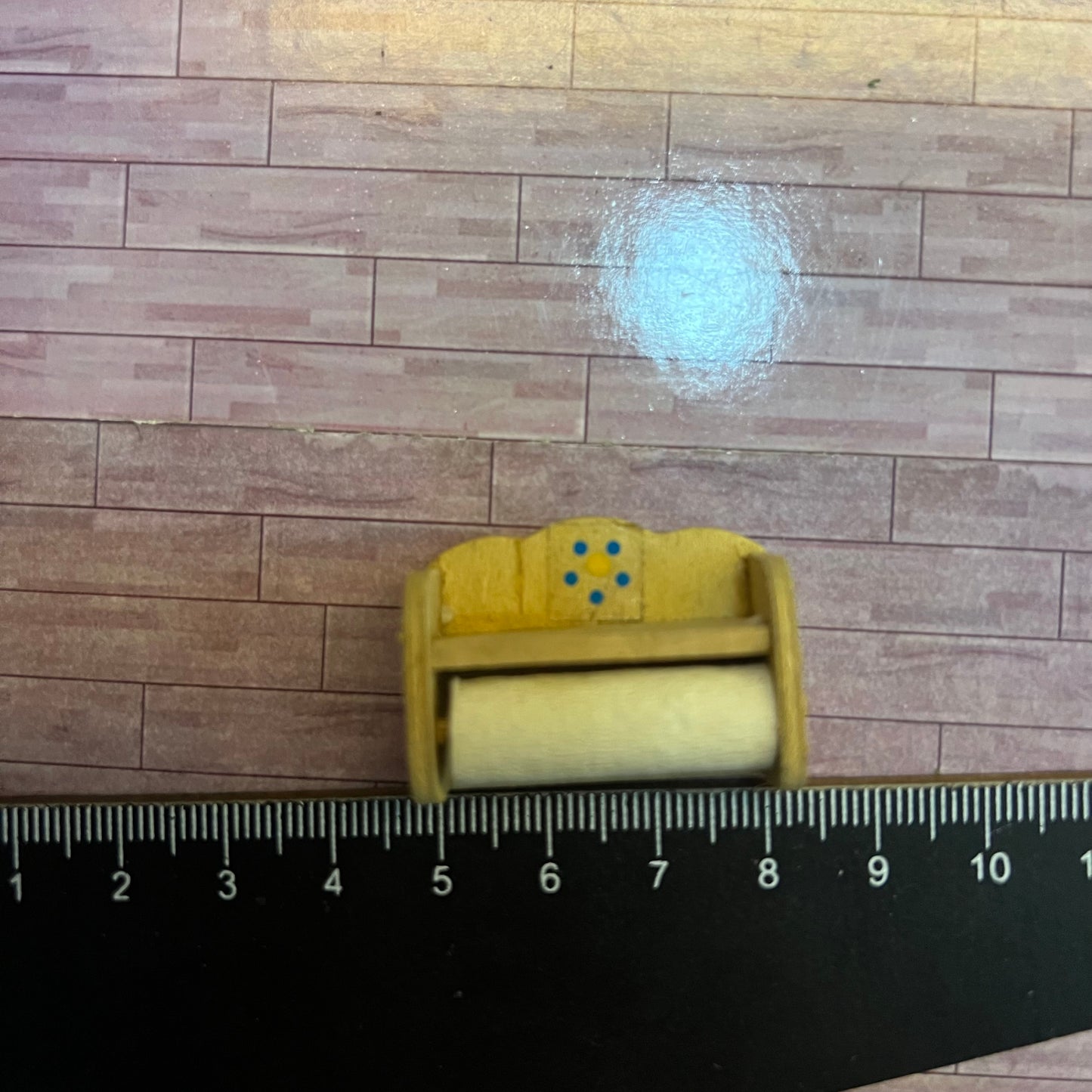 Lily minis-dollhouse miniature toilet paper holder