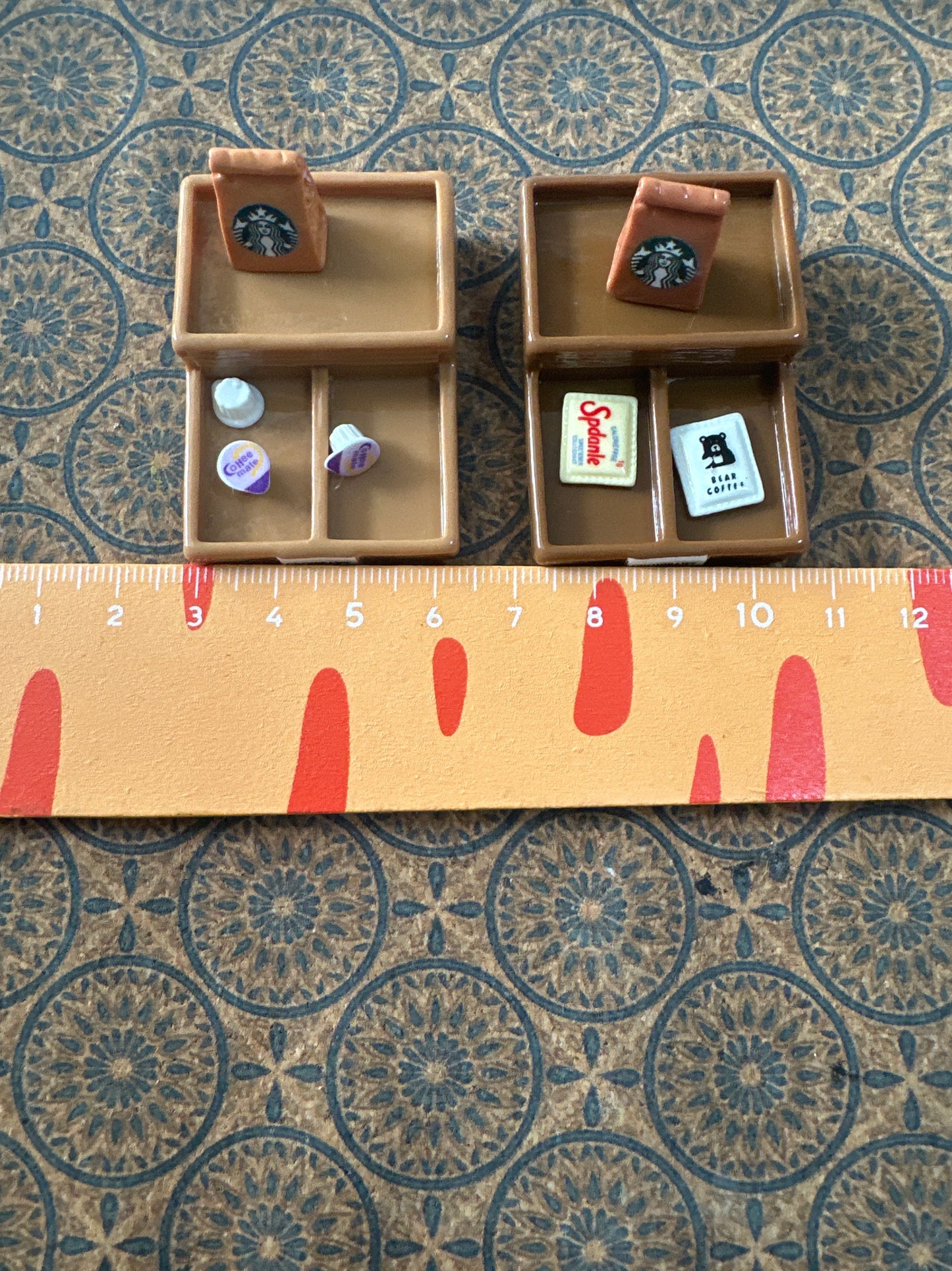 Lily minis-dollhouse miniature SB Dinner plate Random color