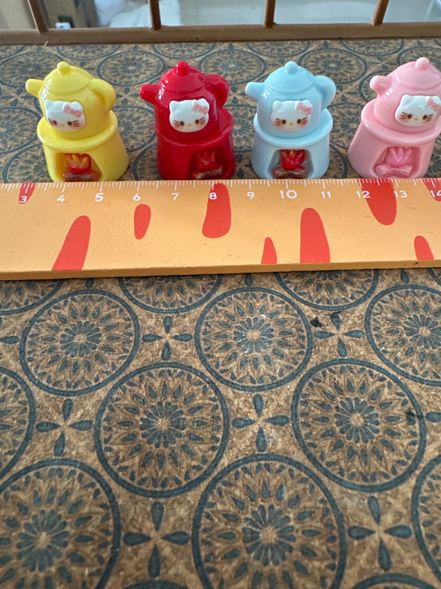 Lily minis-dollhouse miniature HK kettle 4pcs