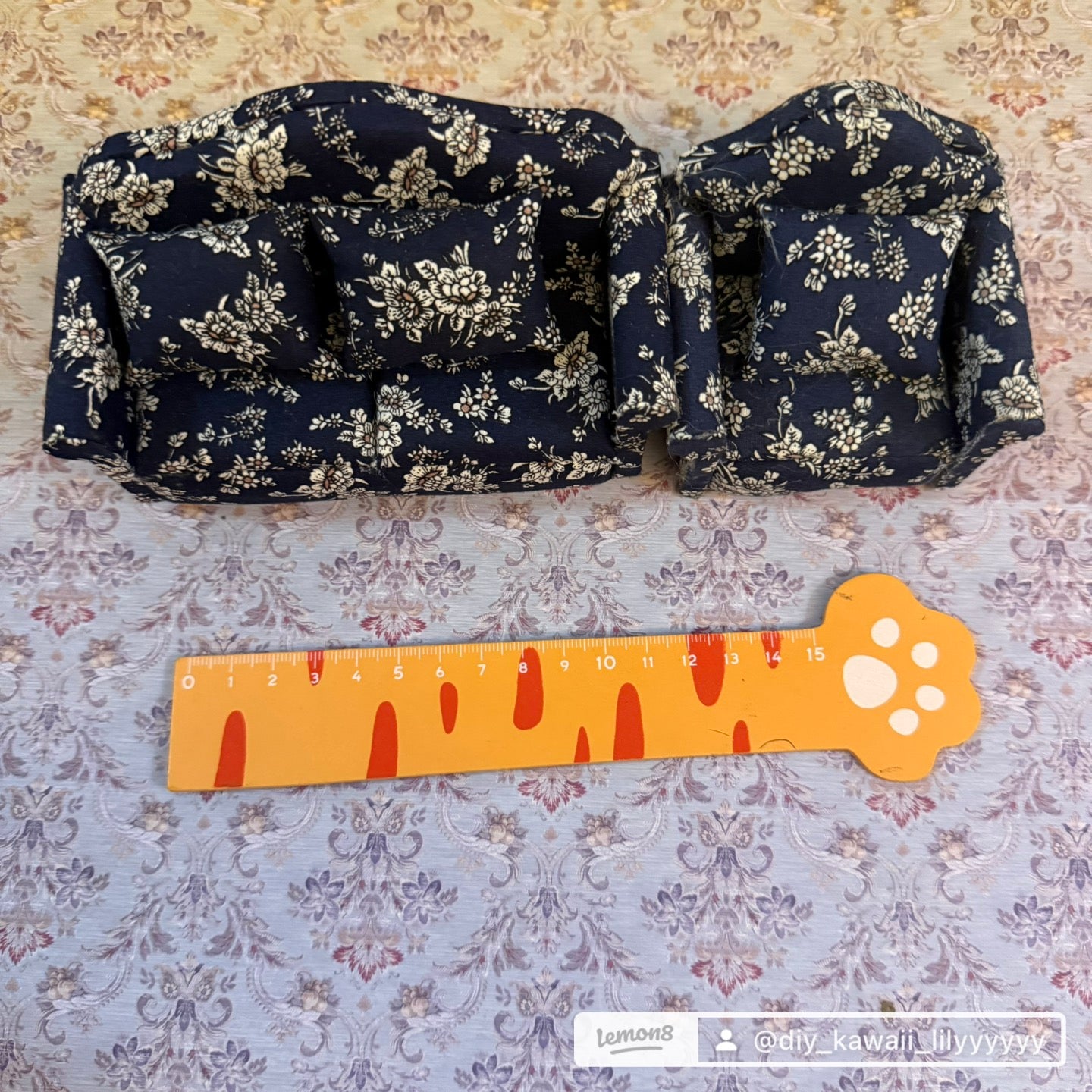 Lily minis-dollhouse miniature sofa