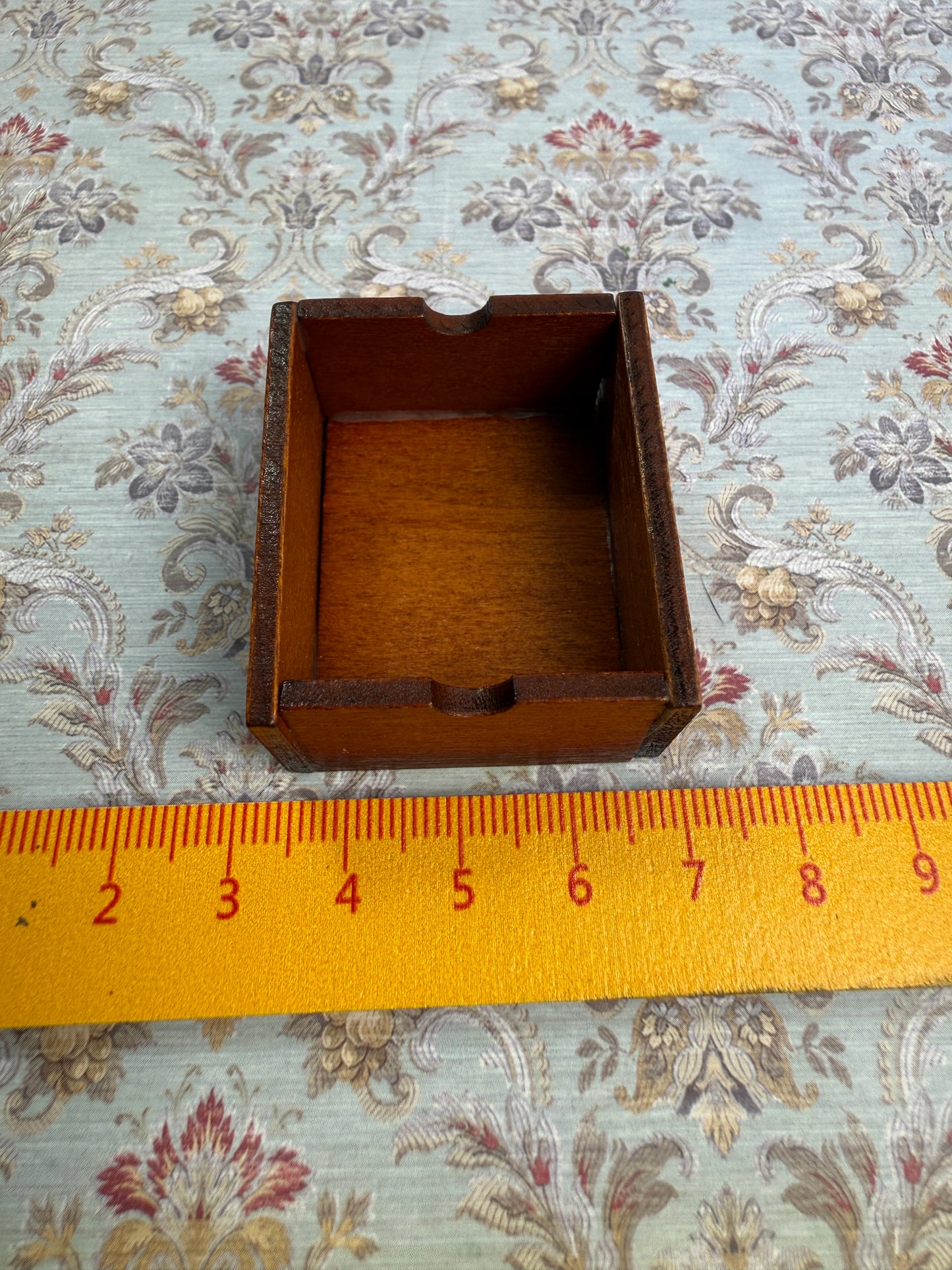 Lily minis-dollhouse miniature wooden crate