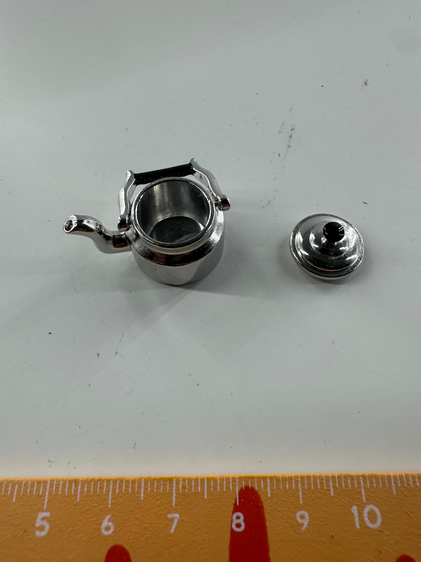 Lily minis-dollhouse Metal old-fashioned kettle