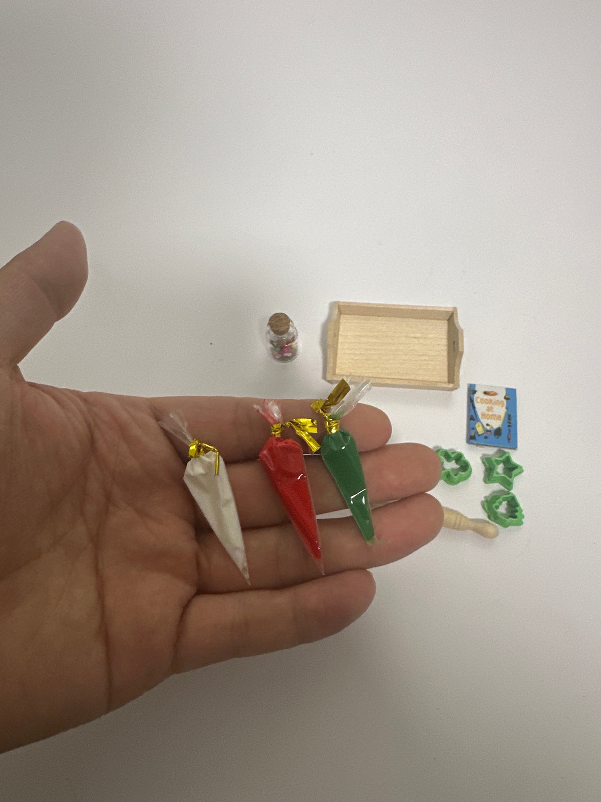 Lily minis-dollhouse miniature Kitchen baking set