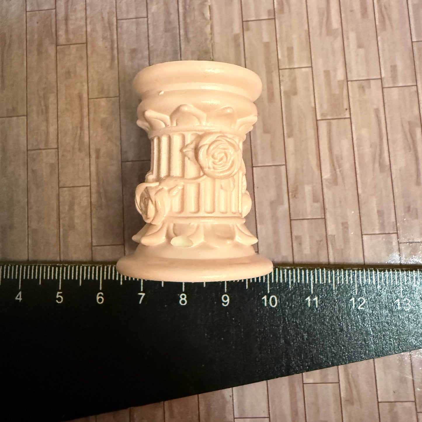 Lily minis-dollhouse miniature Roman columns