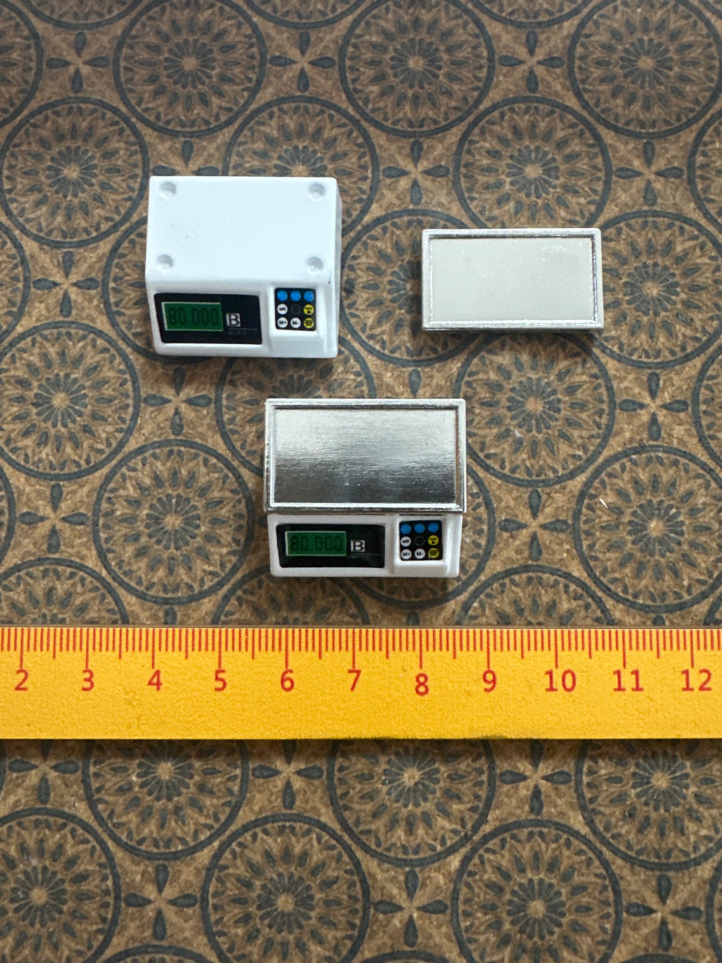 Lily minis-dollhouse miniature Metal time