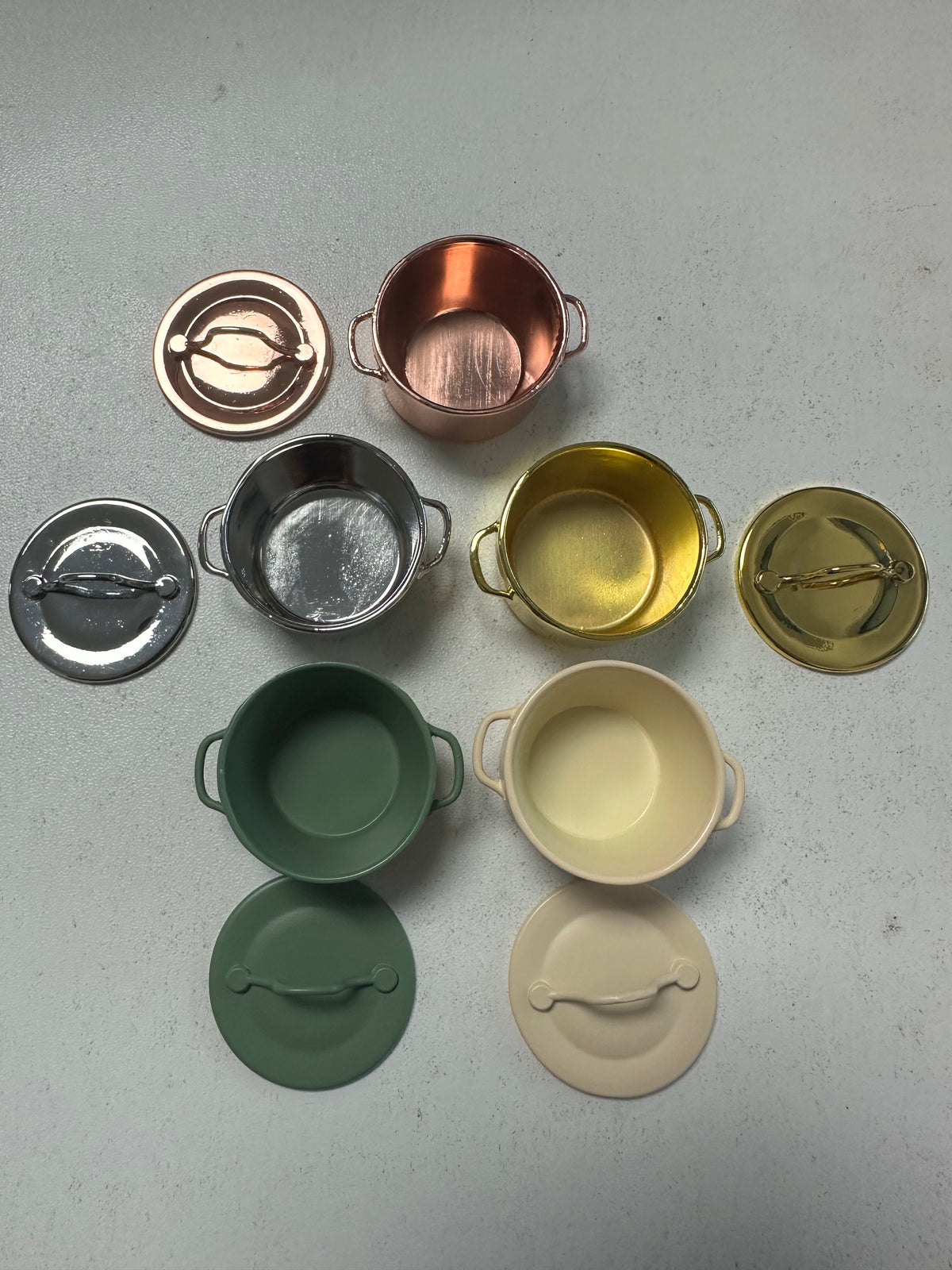 Lily minis-dollhouse Metal mini pot