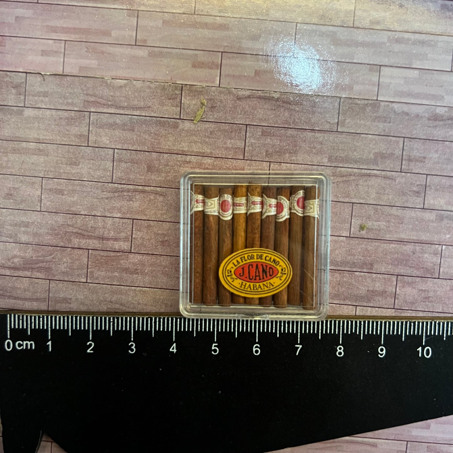 Lily minis-dollhouse miniature cigar sets