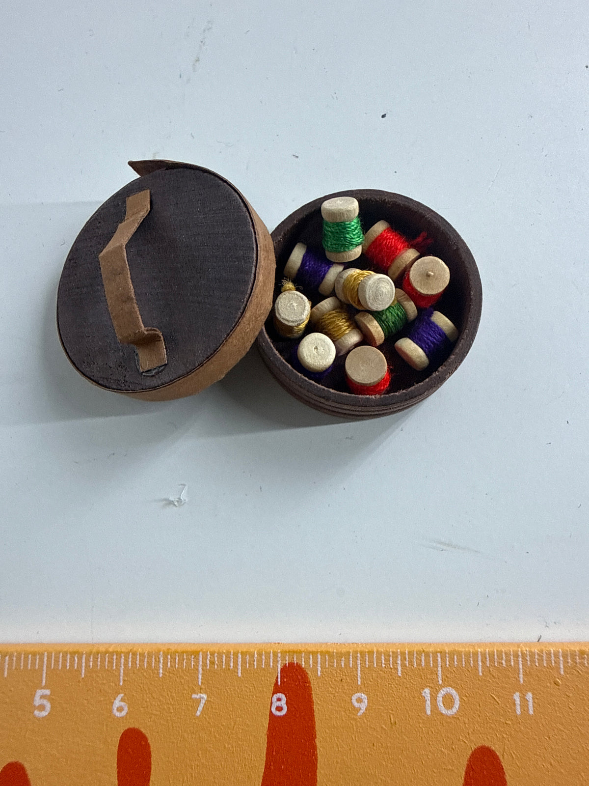 Lily minis-dollhouse Vintage round needle and thread box