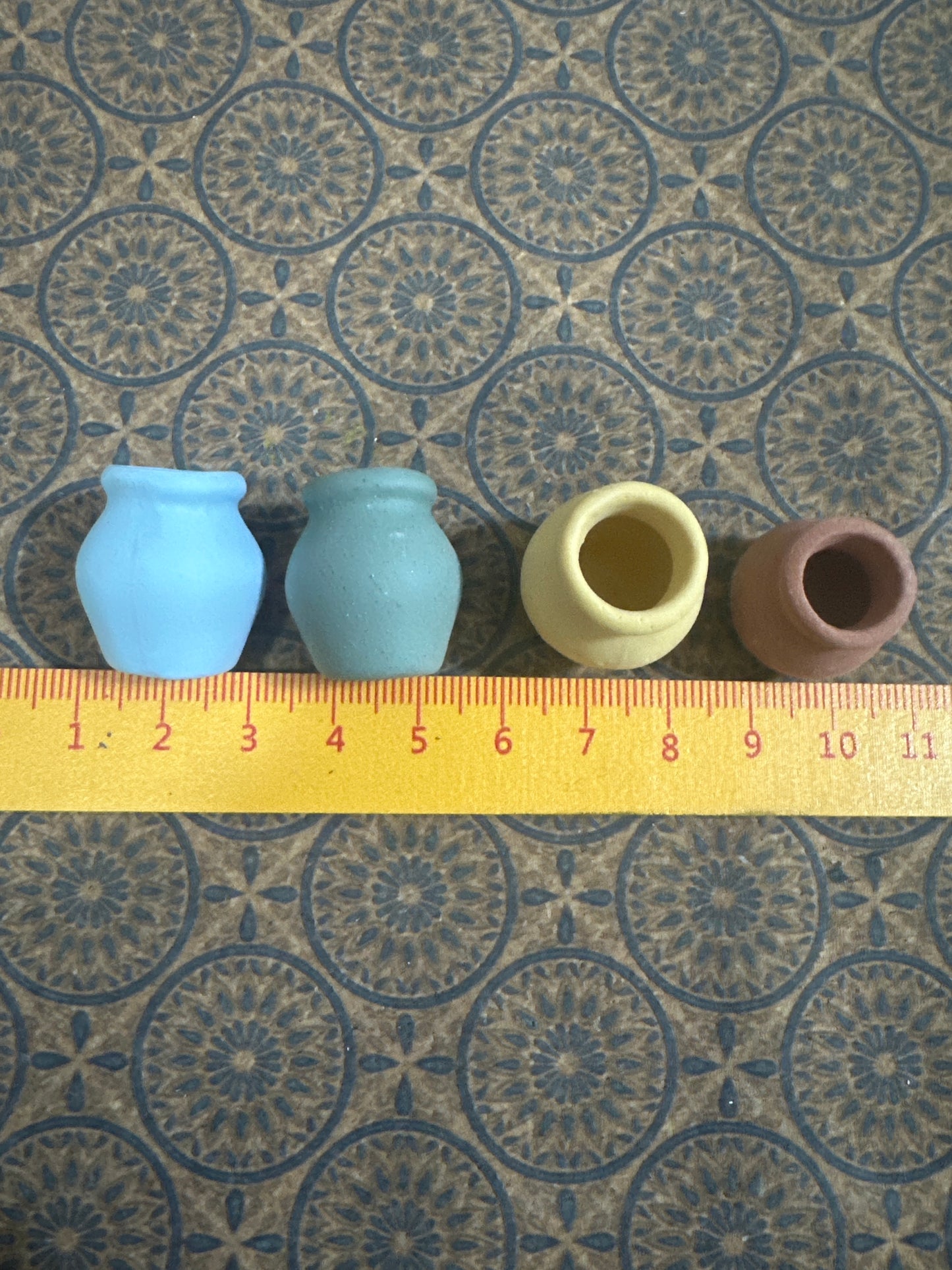 Lily minis-dollhouse miniature Pottery jar