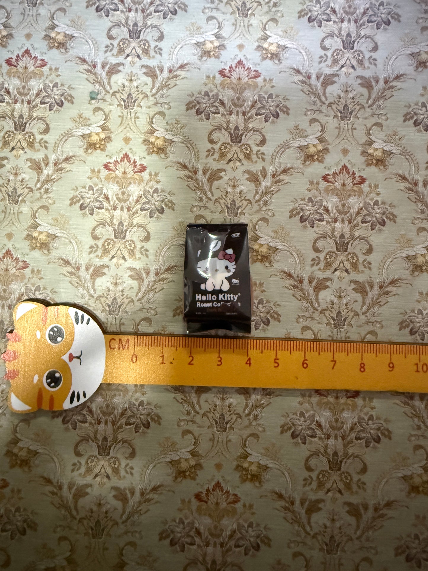 Lily minis-dollhouse miniature pet food