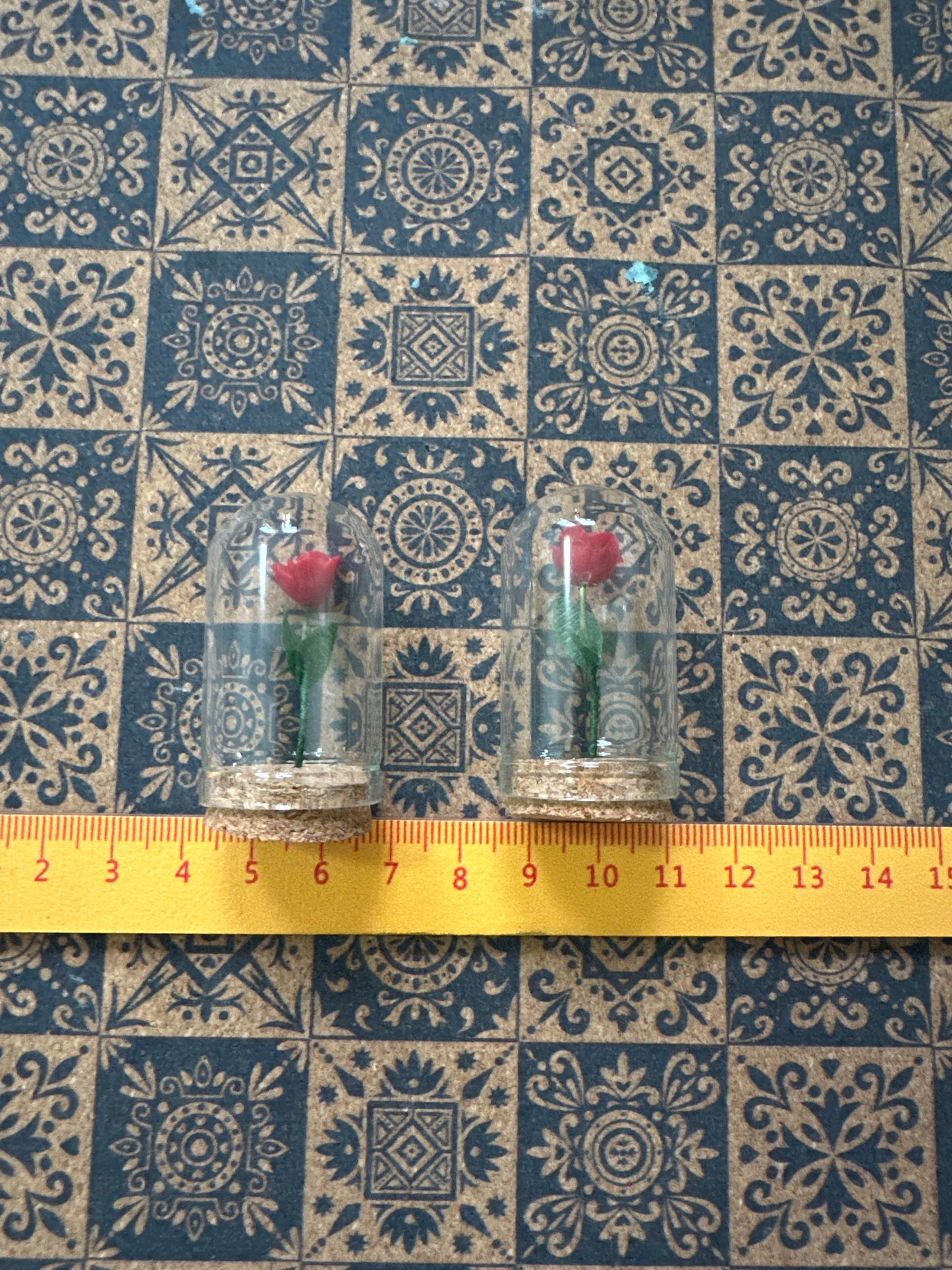 Lily minis-dollhouse miniature Red roses in a glass bottle 2pcs