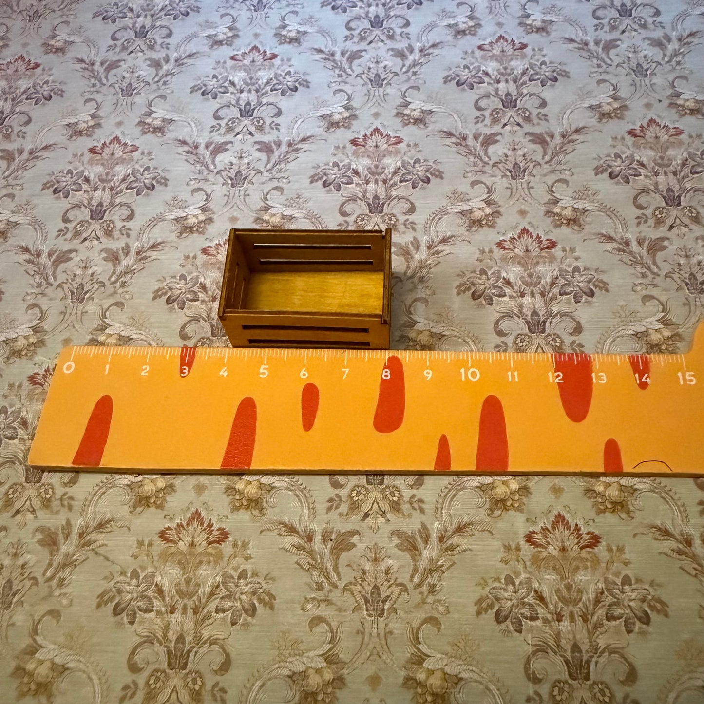 Lily minus-dollhouse miniature basket