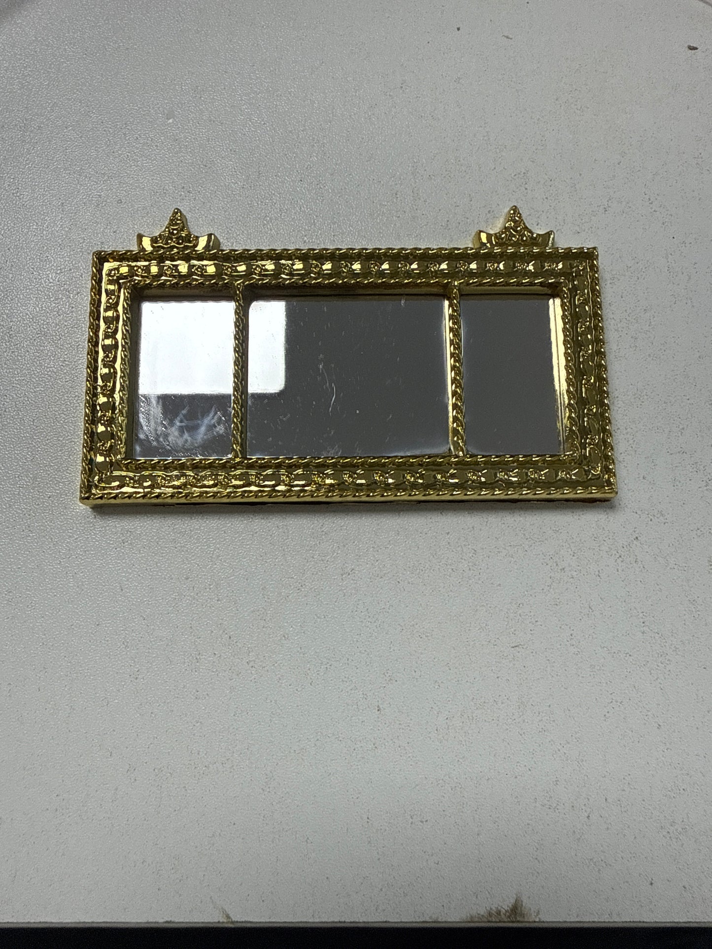 Lily minis-dollhouse Picture frame in the living room