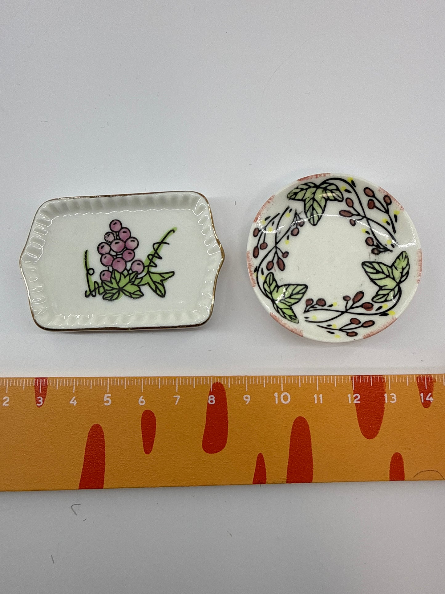 Lily minis-dollhouse Ceramic plates and dishes