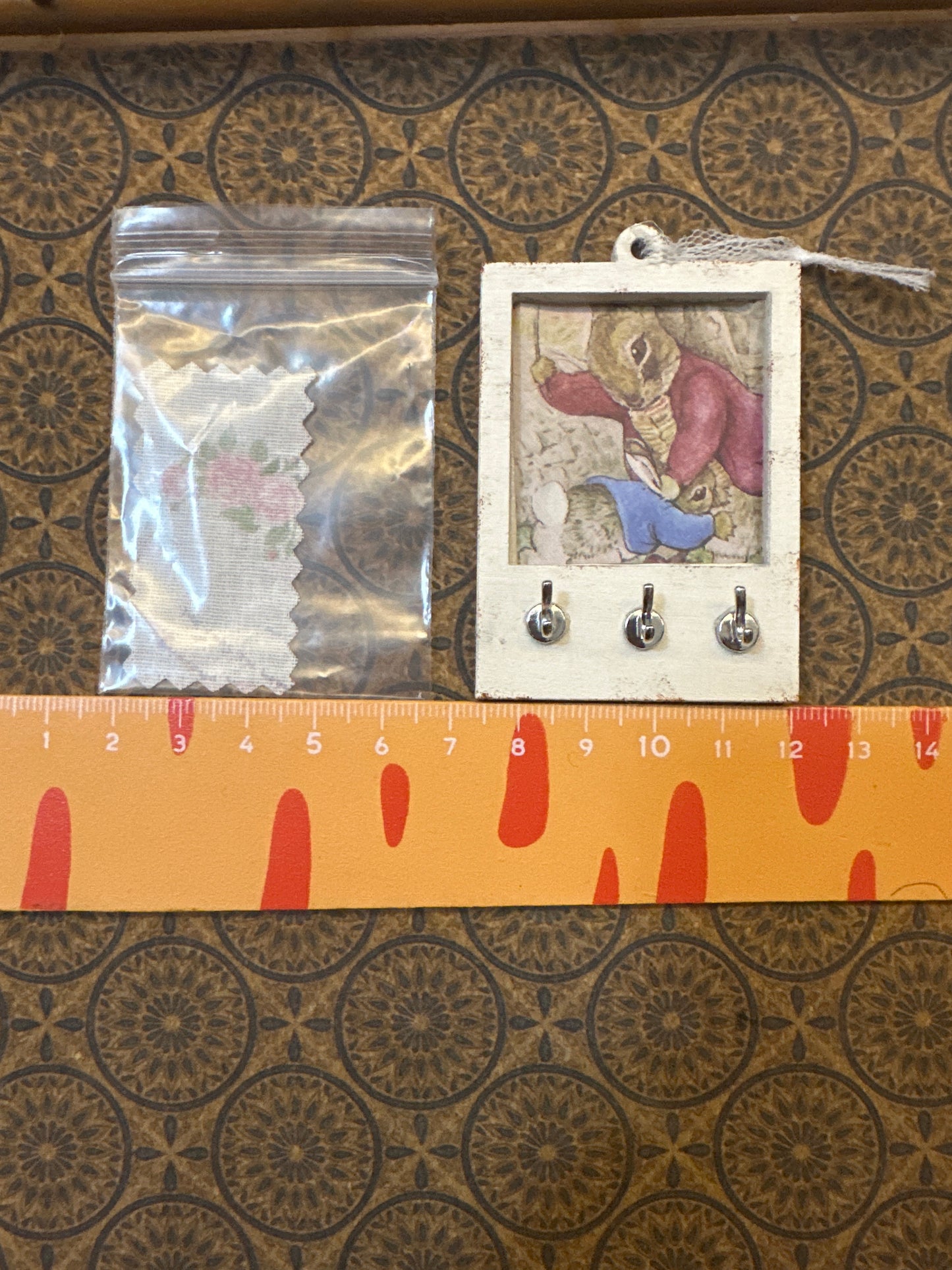 Lily minis-dollhouse miniature Handmade wooden retro art picture frame