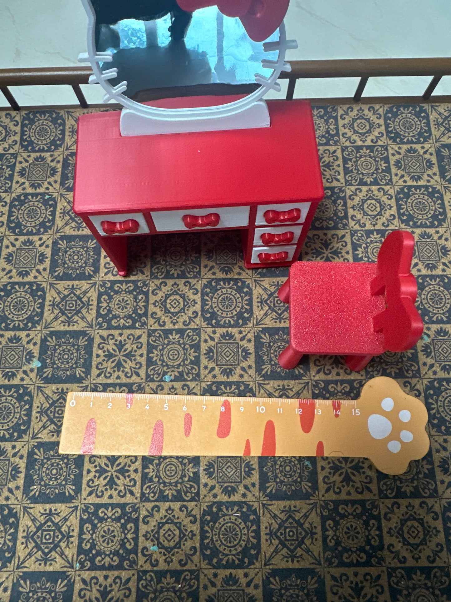 Lily minis-dollhouse miniature HK Table and chair set