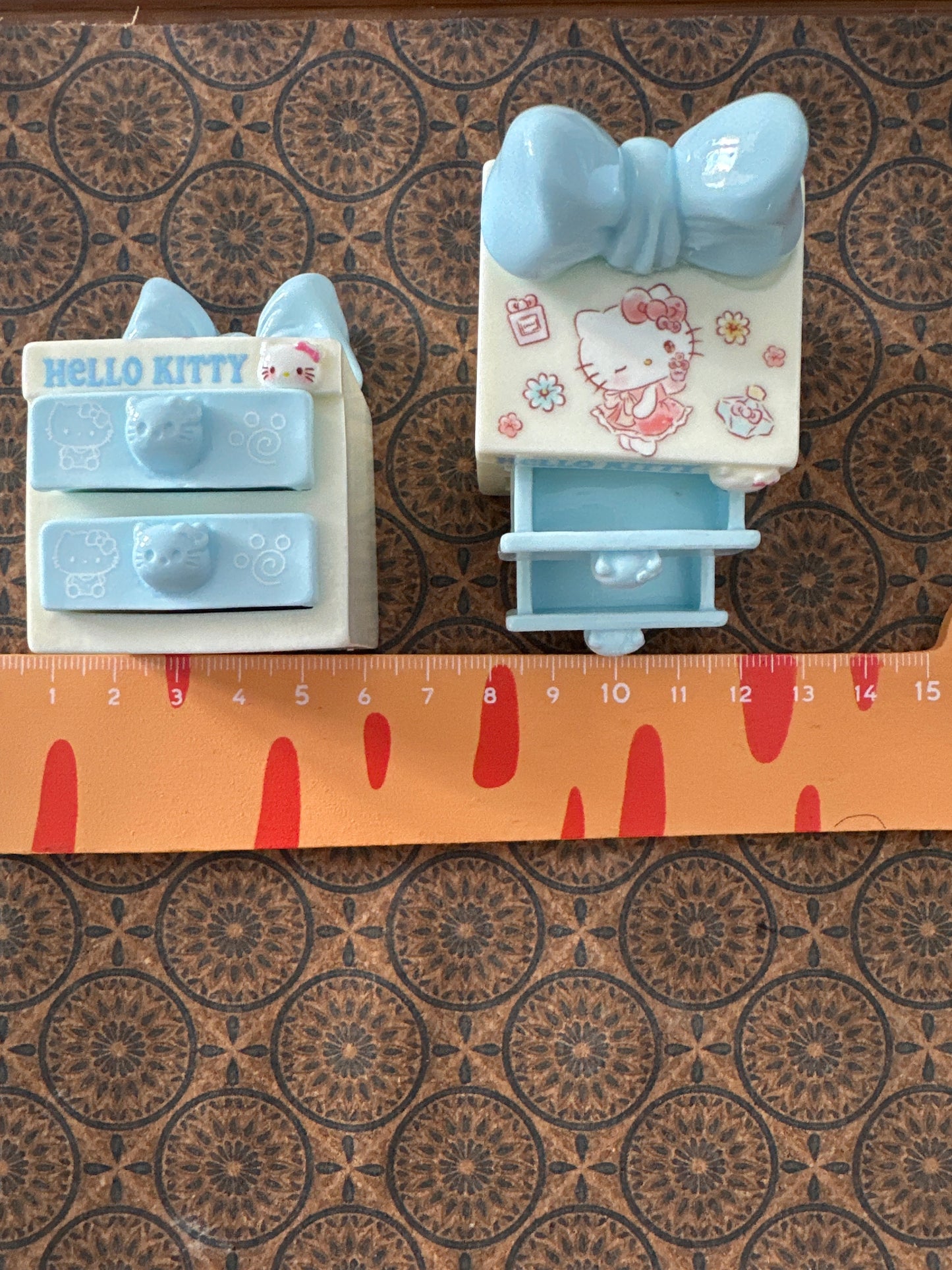 Lily minis-dollhouse miniature HK cabinet