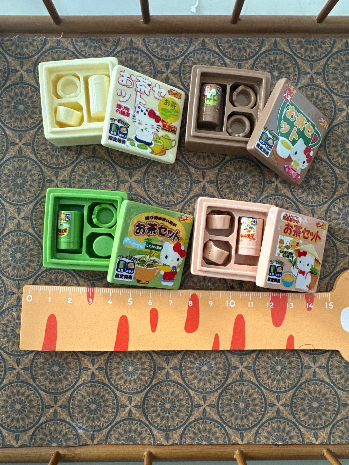 Lily minis-dollhouse miniature HK water cup set