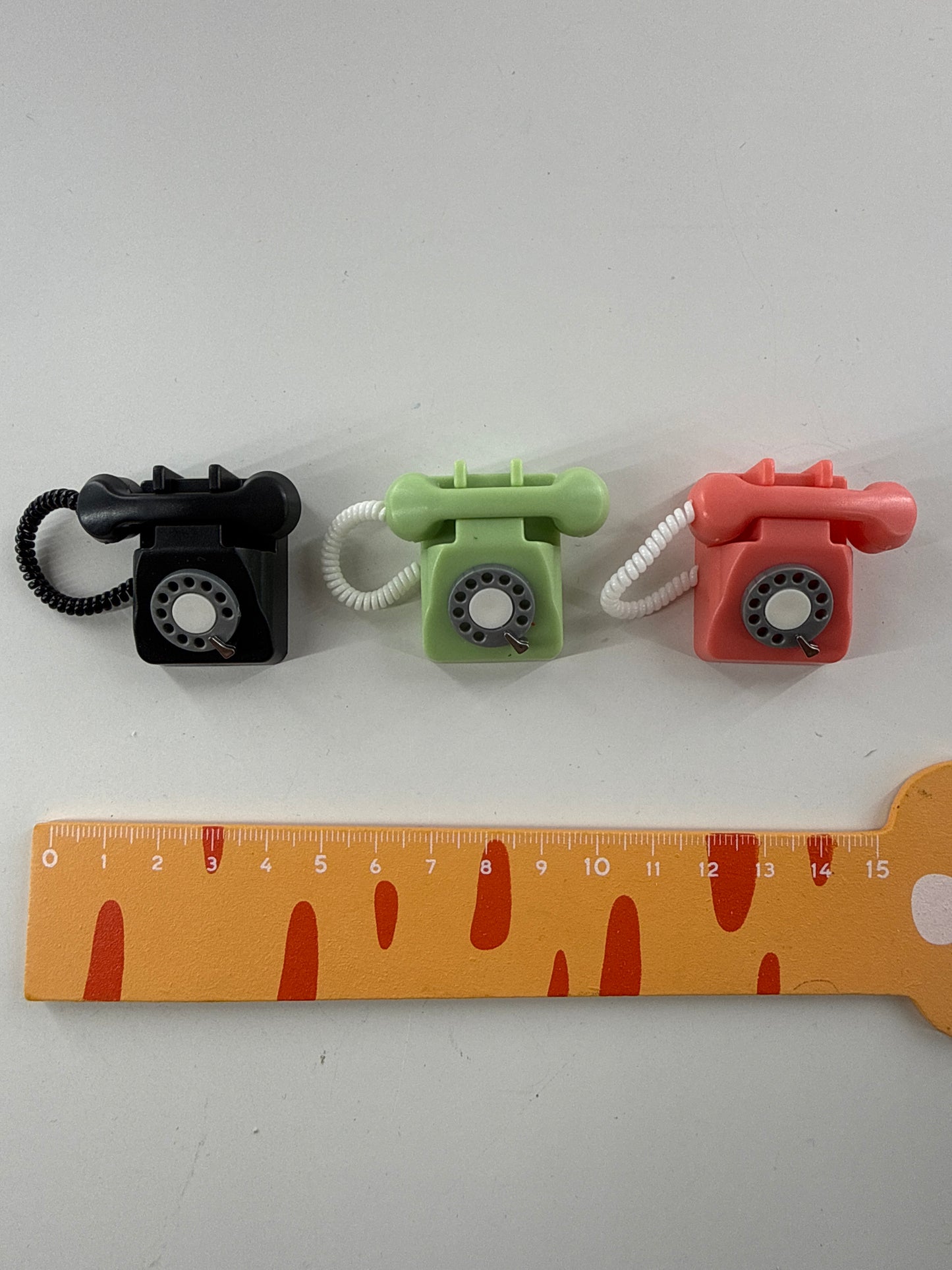Lily minis-dollhouse Retro phone 1pcs Random styles