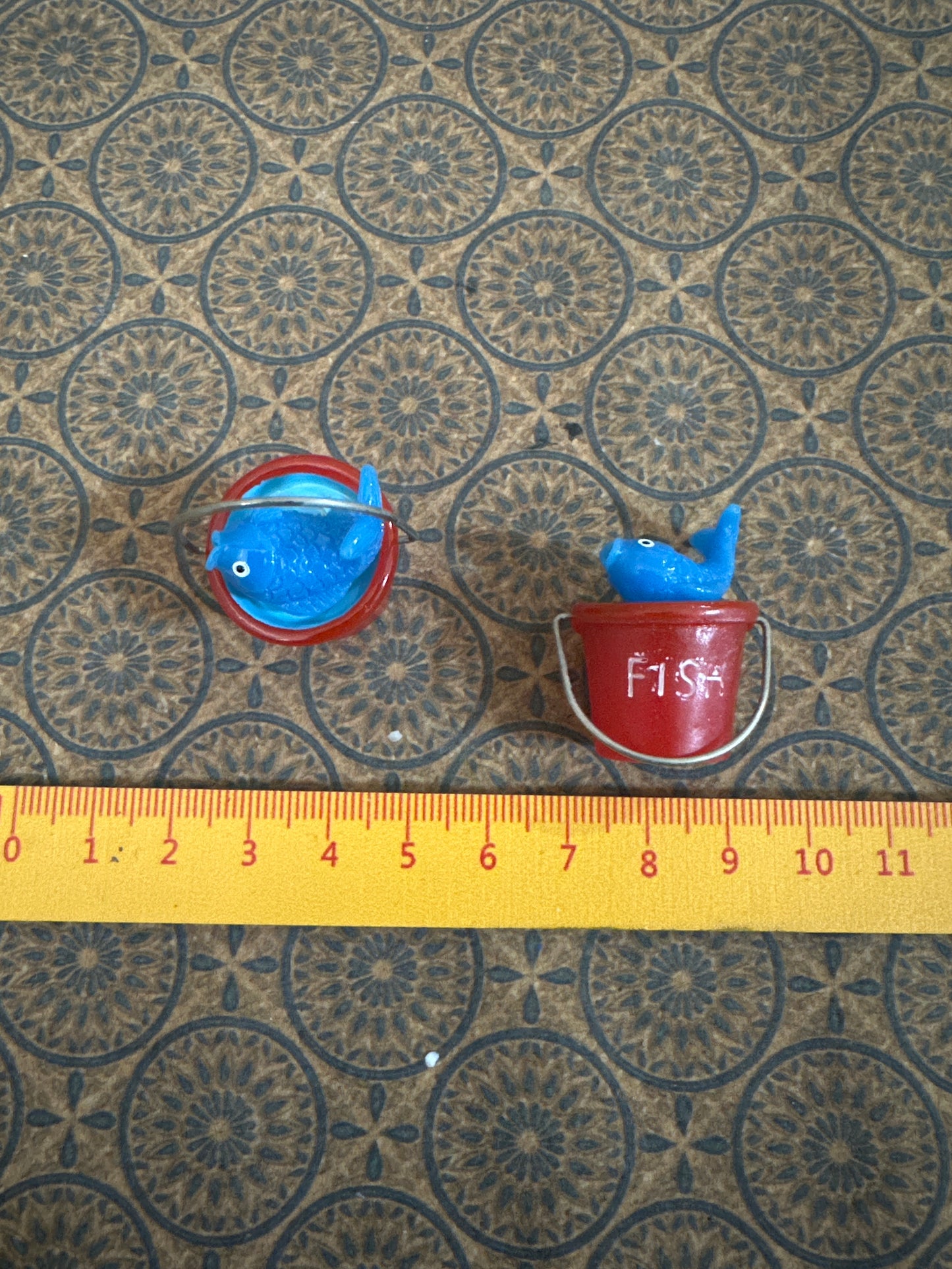 Lily minis-dollhouse miniature Fish barrel