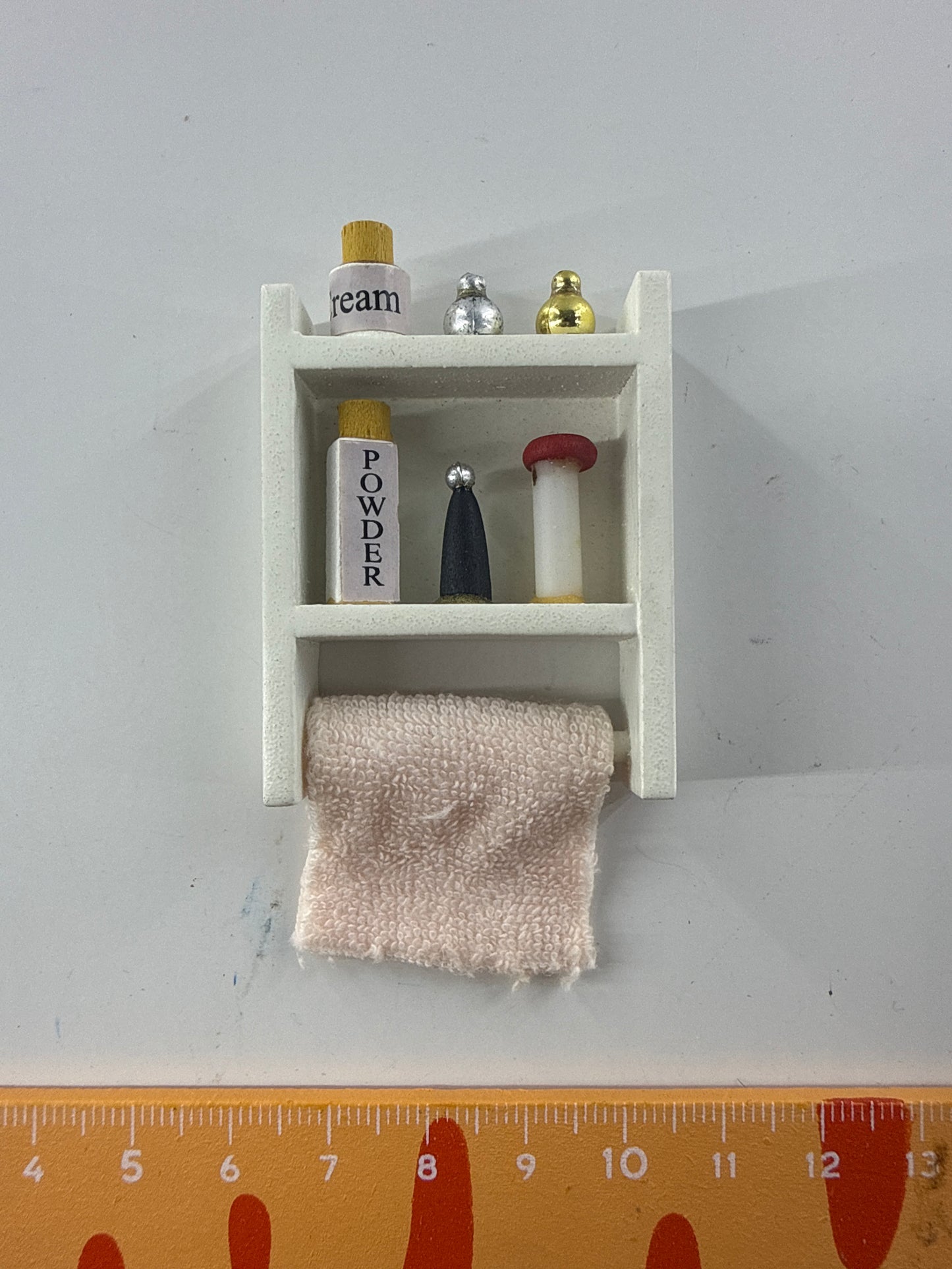Lily minis-dollhouse Wooden bathroom ornaments