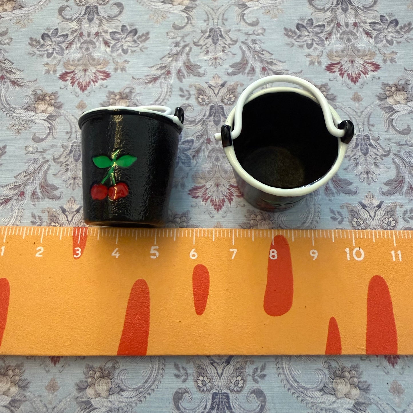 Lily minis-dollhouse miniature metal bucket black cherry