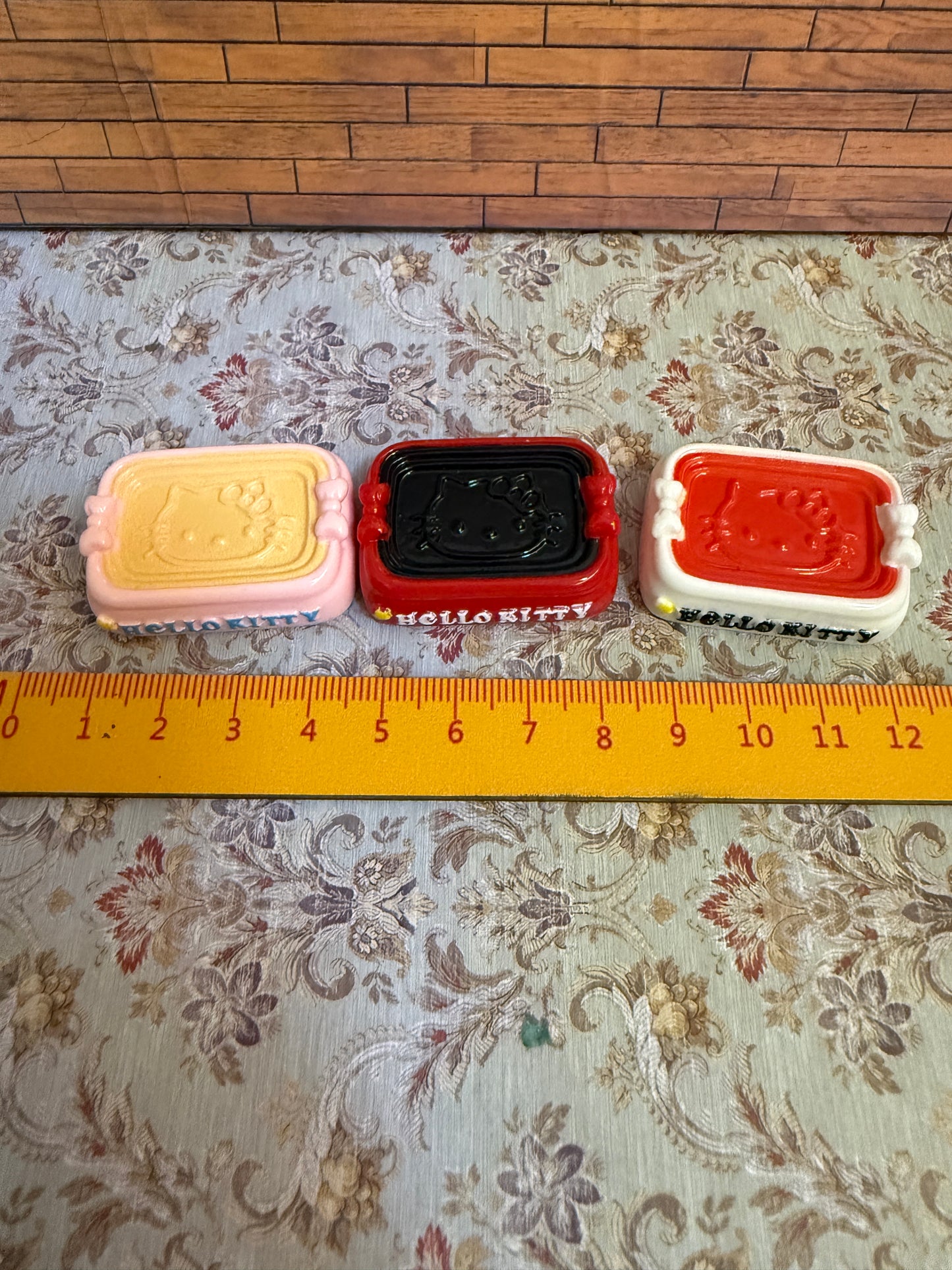 Lily minis-dollhouse miniature HK fried pans 3 pcs