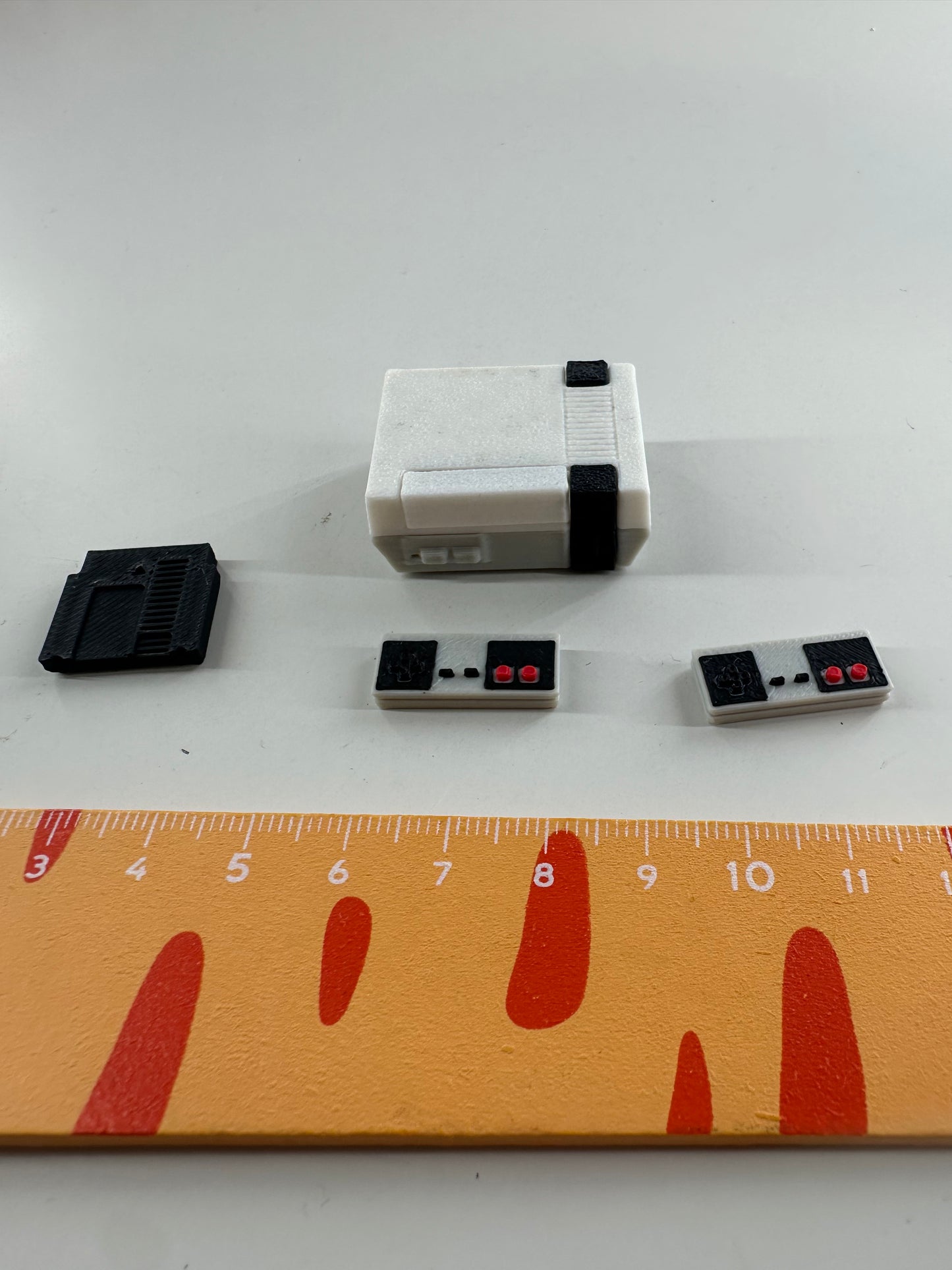 Lily minis-dollhouse Retro game console