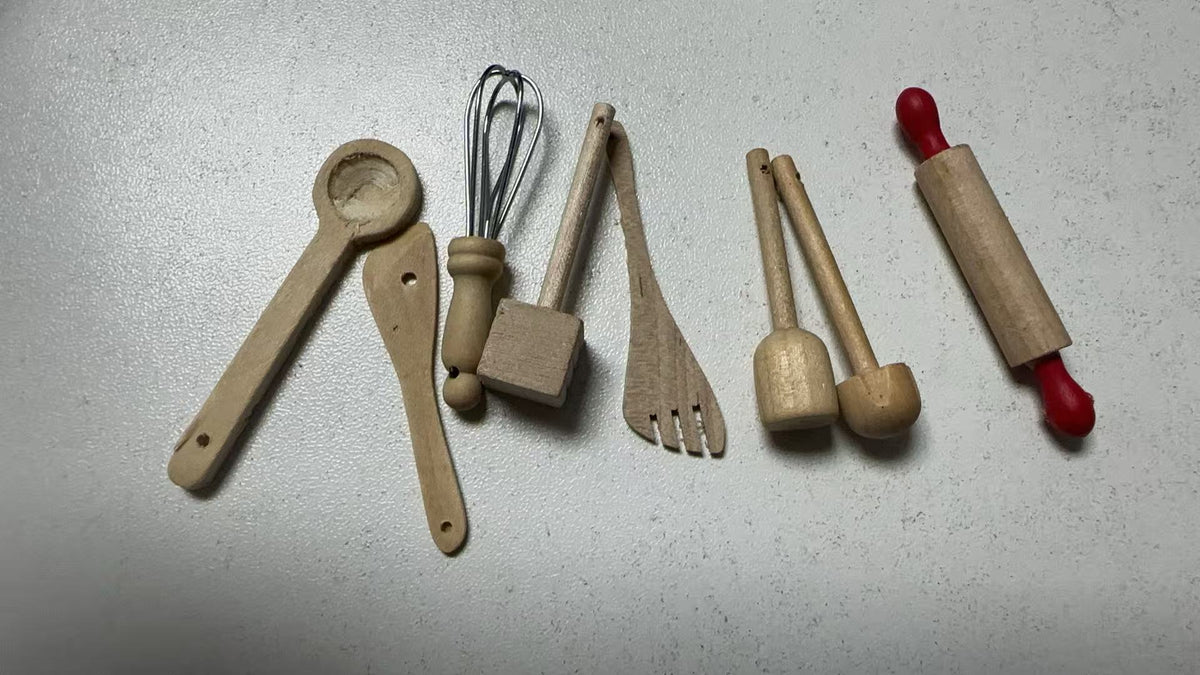 Lily minis-dollhouse Miniature Wooden Kitchen Utensil Set