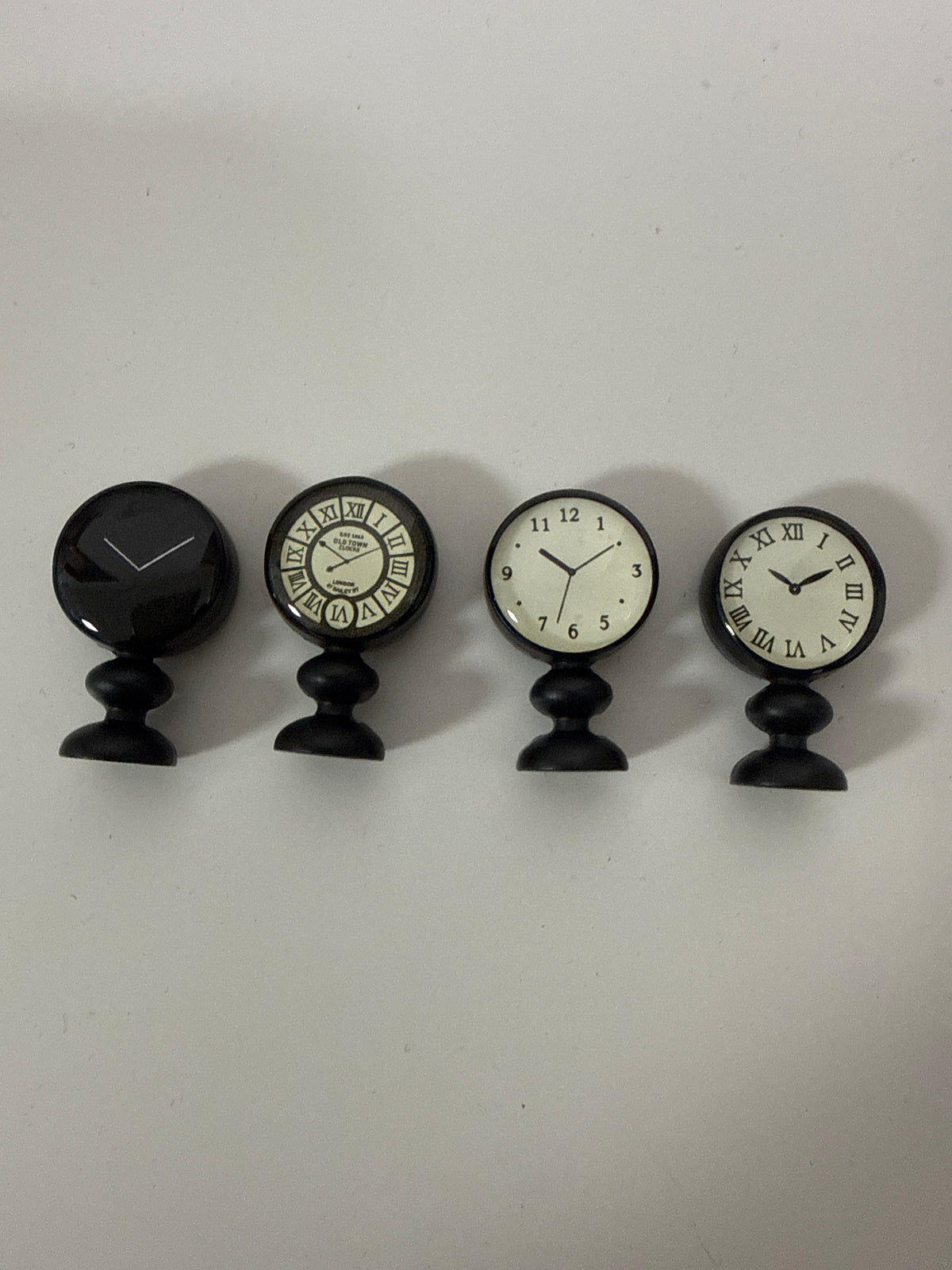 Lily minis-dollhouse Metal desktop clock 1pcs Random styles