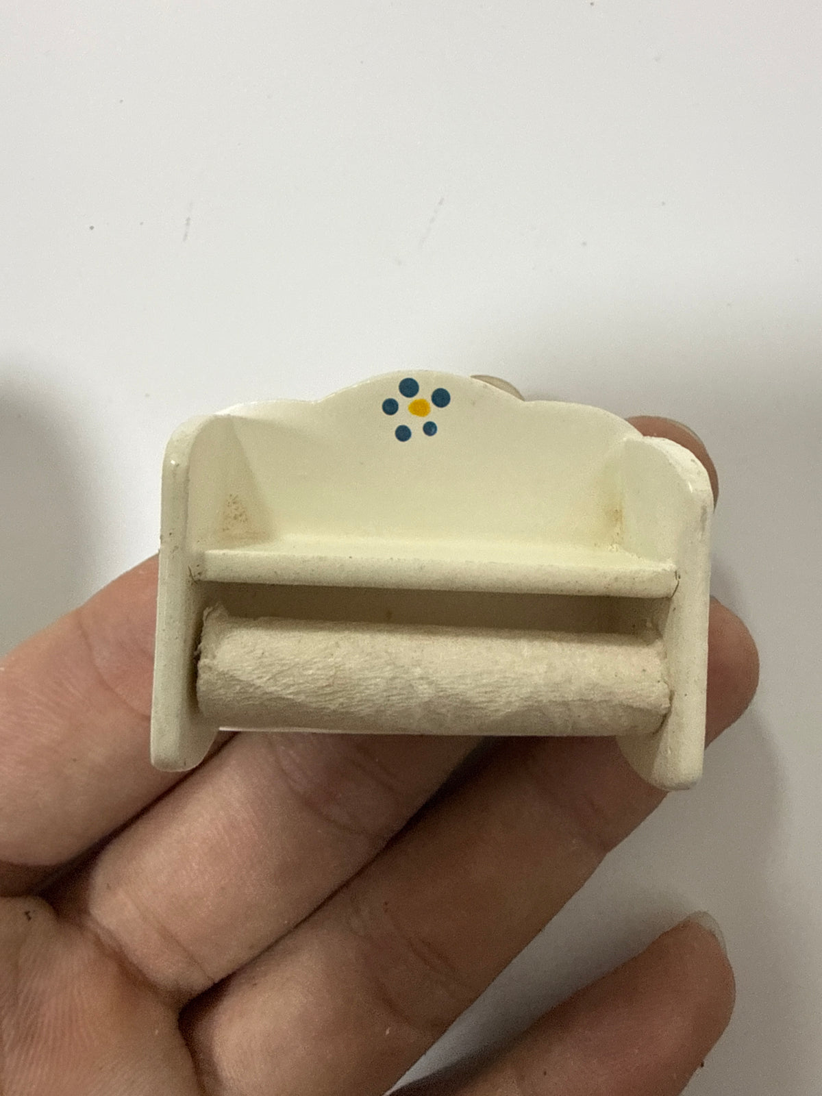 Lily minis-dollhouse Wooden tissue holder