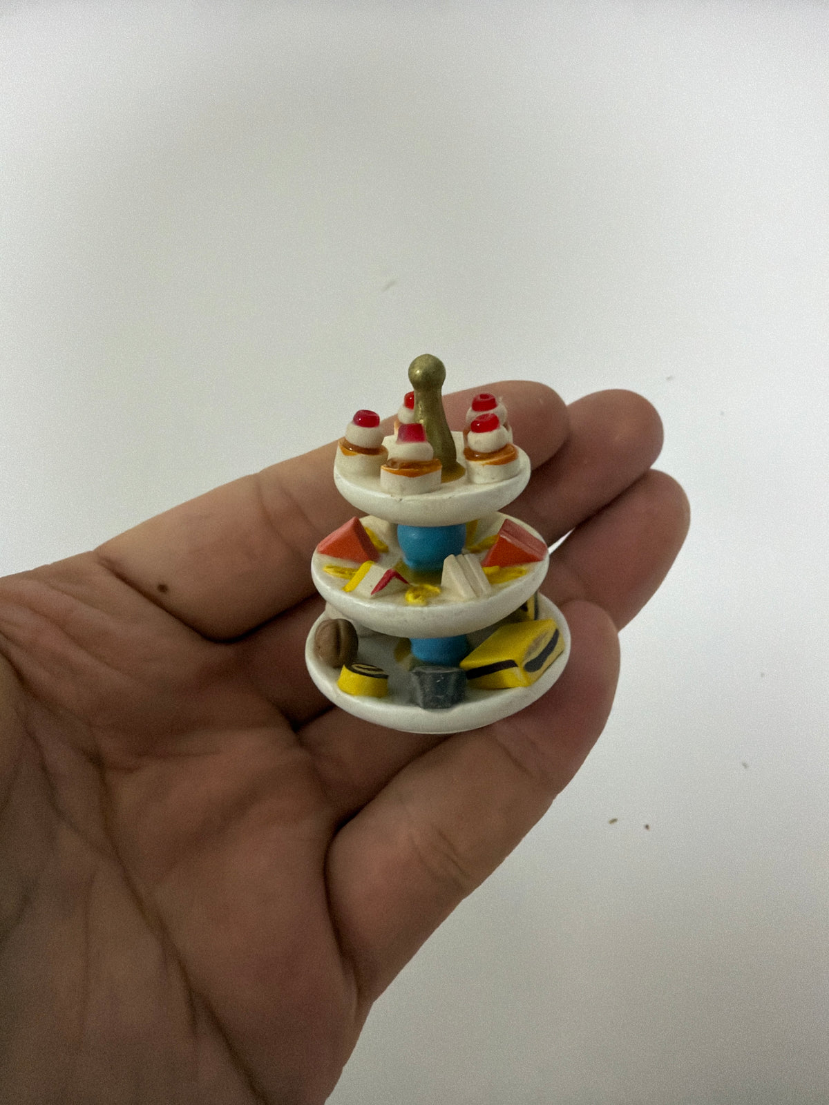 Lily minis-dollhouse miniature Wooden dessert rack