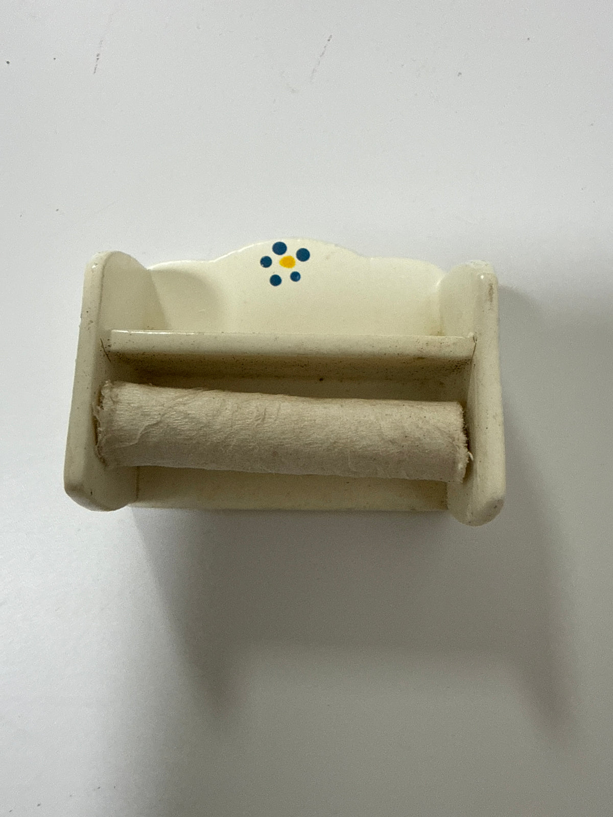 Lily minis-dollhouse Wooden tissue holder
