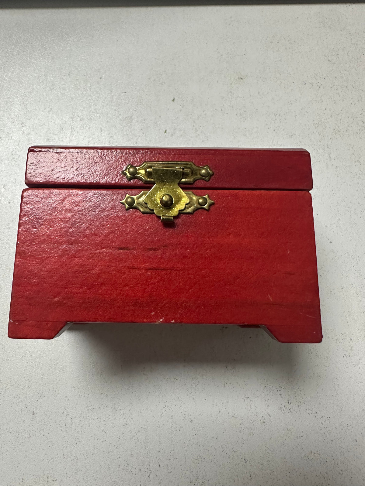 Lily minis-dollhouse Red Wooden Storage Chest
